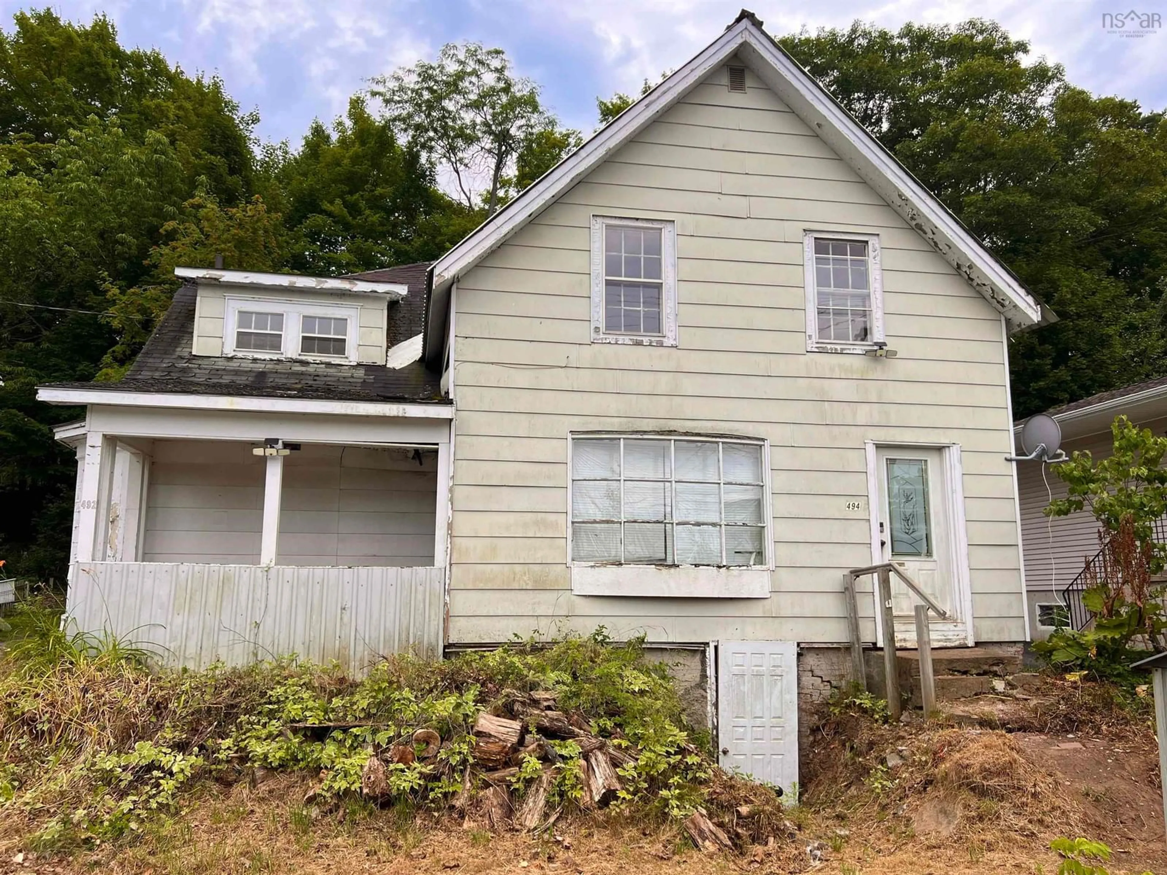 Home with vinyl exterior material, building for 492 Main St, Kentville Nova Scotia B4N 1L3
