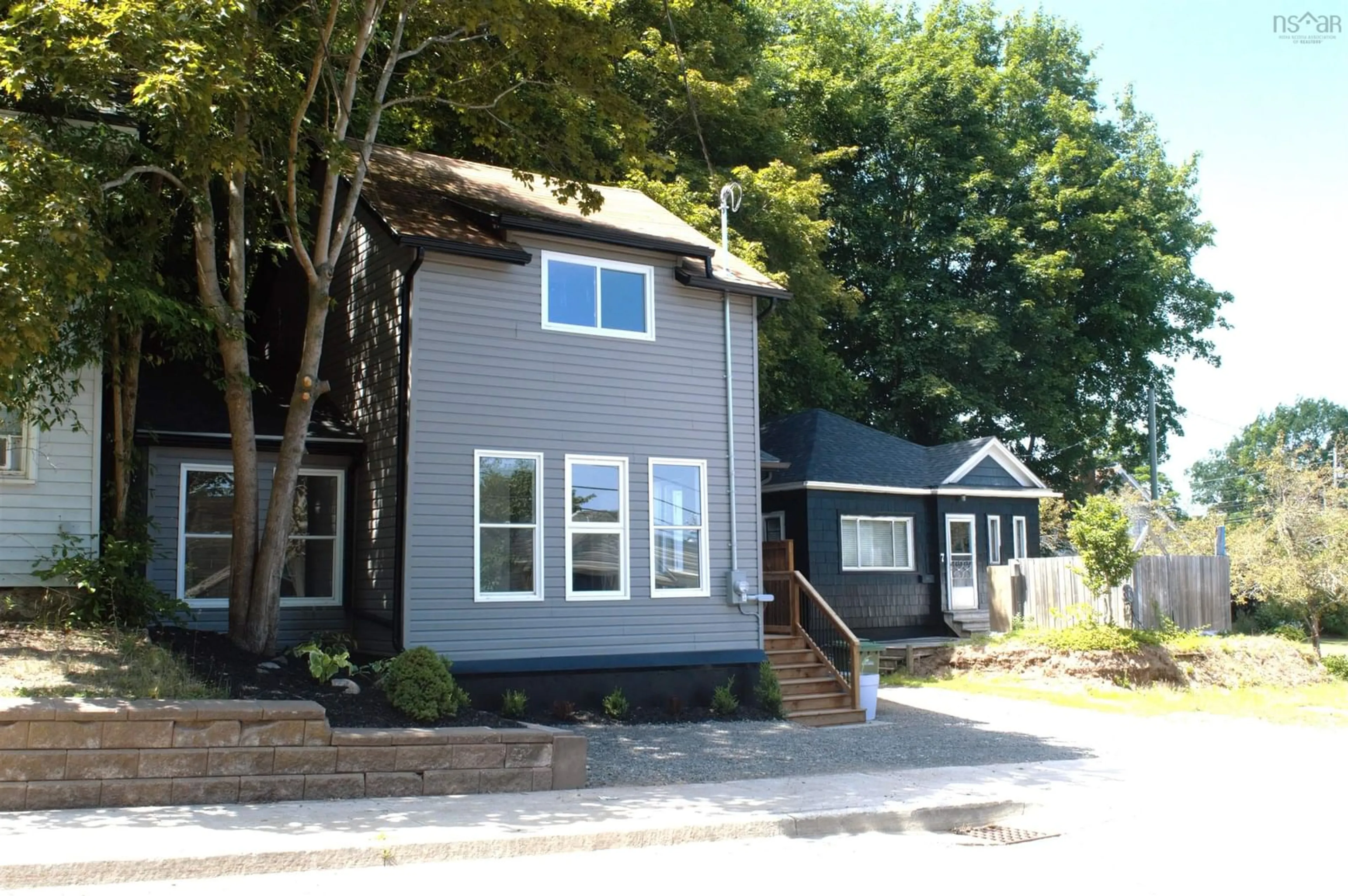 Home with vinyl exterior material, street for 9 Chester Ave, Kentville Nova Scotia B4N 2J4