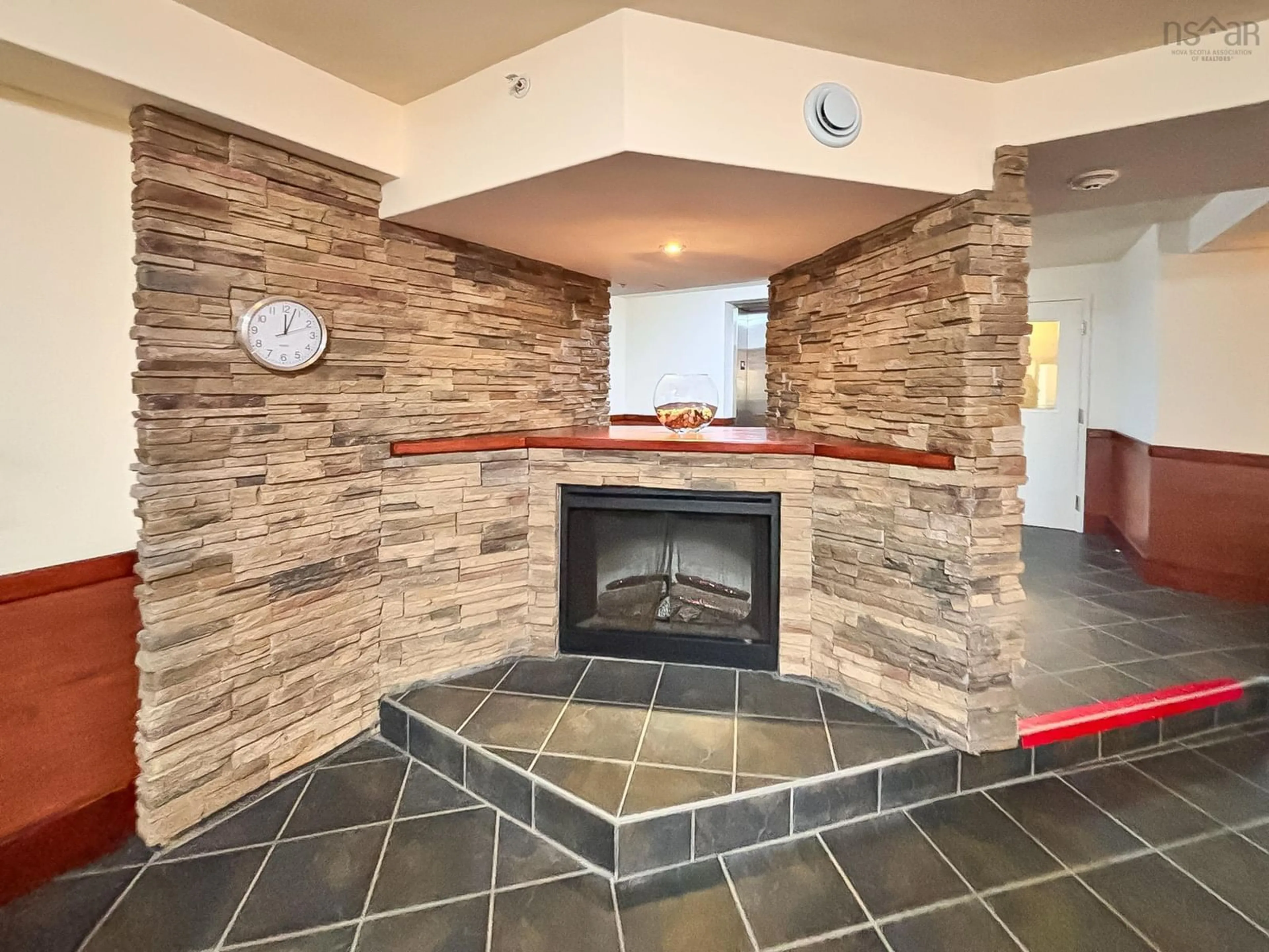 Indoor foyer for 476 Main St #Suite 105, Mahone Bay Nova Scotia B0J 2E0