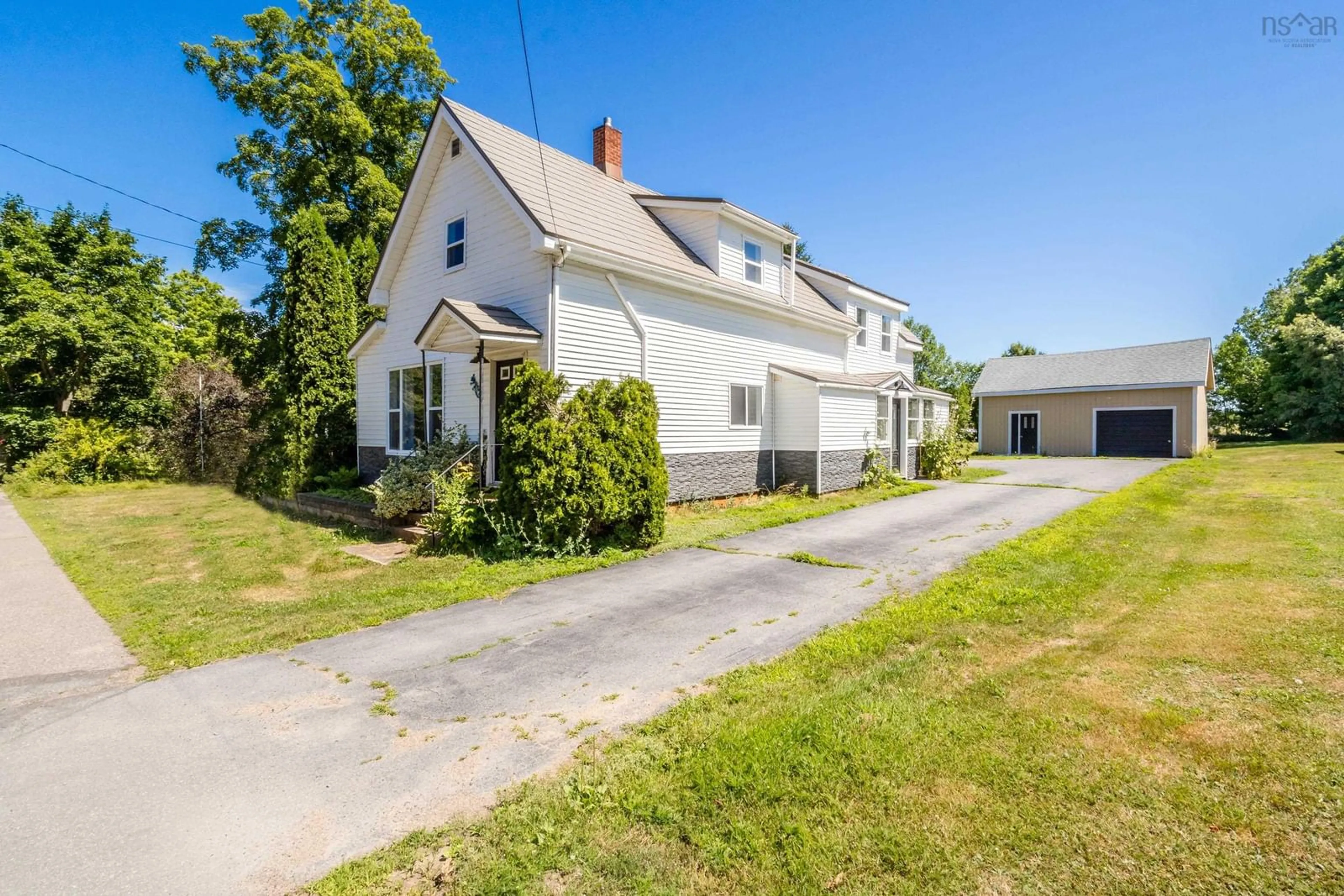 A pic from outside/outdoor area/front of a property/back of a property/a pic from drone, street for 126 Commercial St, Berwick Nova Scotia B0P 1E0