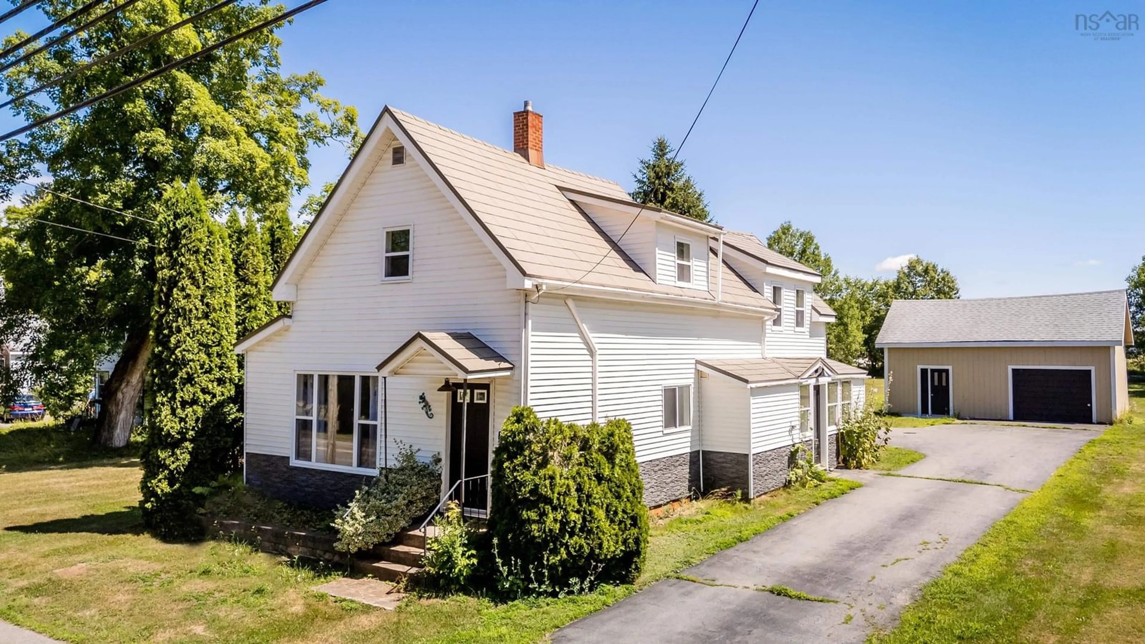 A pic from outside/outdoor area/front of a property/back of a property/a pic from drone, street for 126 Commercial St, Berwick Nova Scotia B0P 1E0