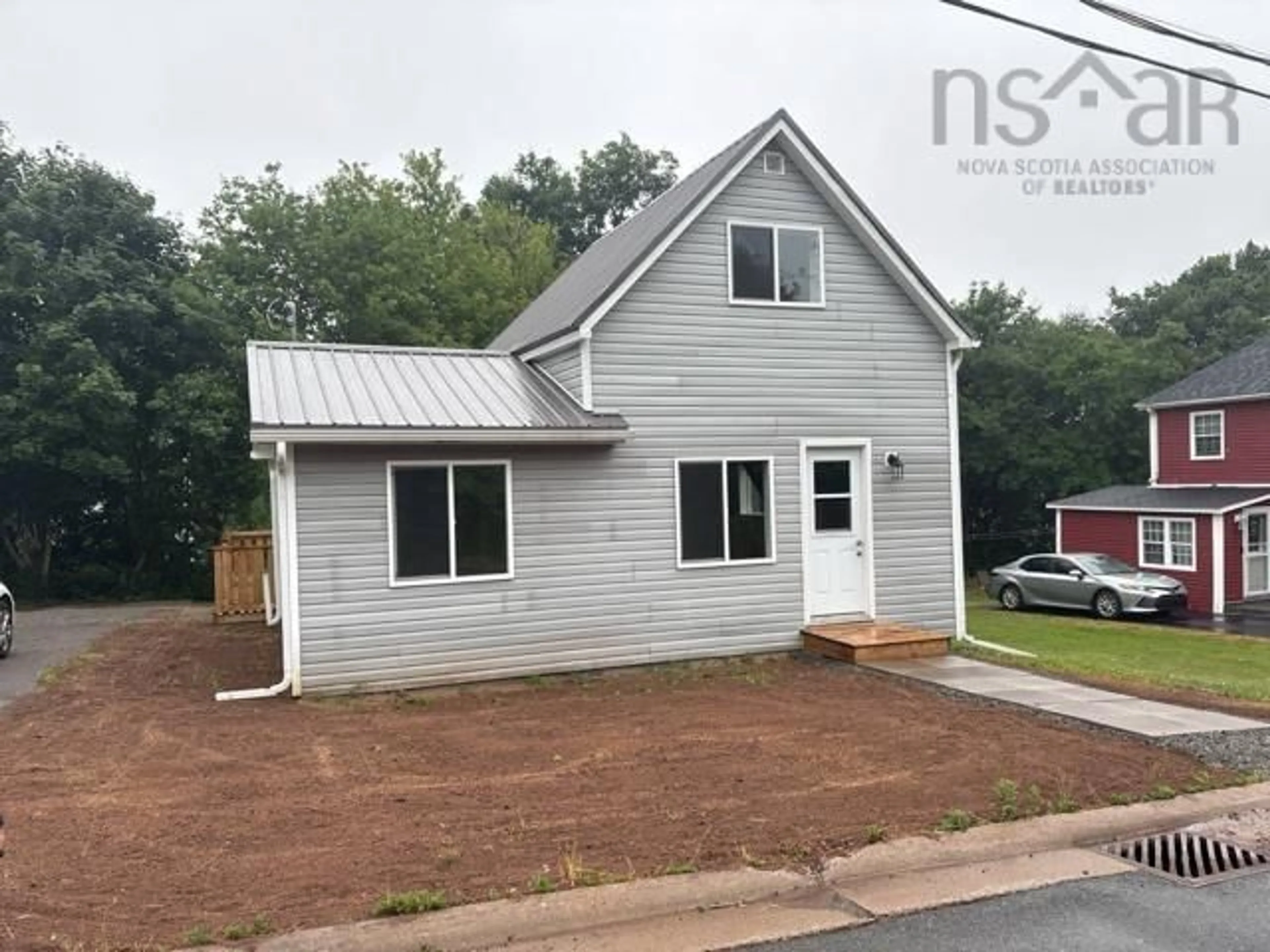 Home with vinyl exterior material, building for 33 Mechanic St, Springhill Nova Scotia B0M 1X0