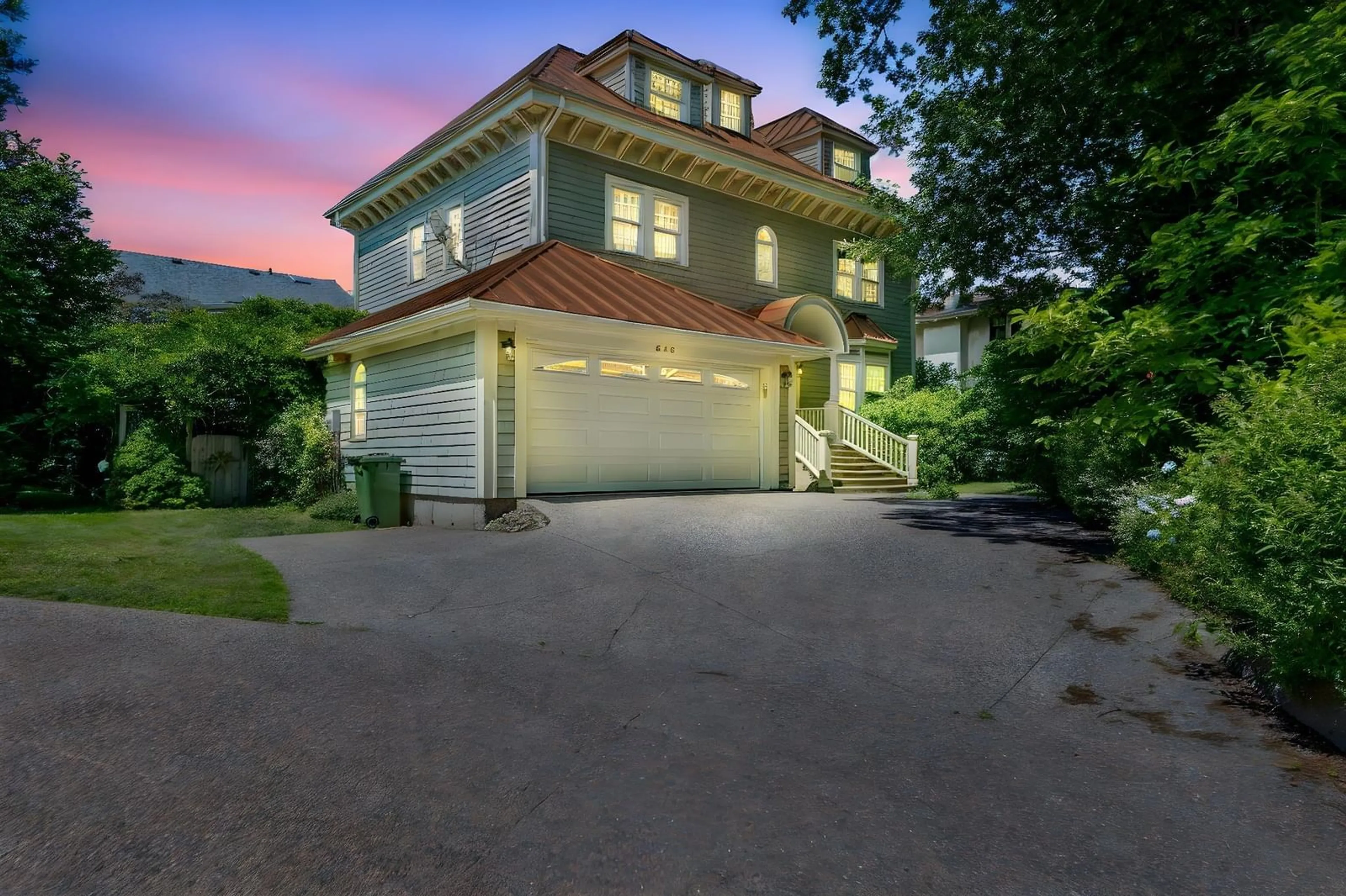 A pic from outside/outdoor area/front of a property/back of a property/a pic from drone, street for 940 Young Ave, Halifax Nova Scotia B3H 2W1