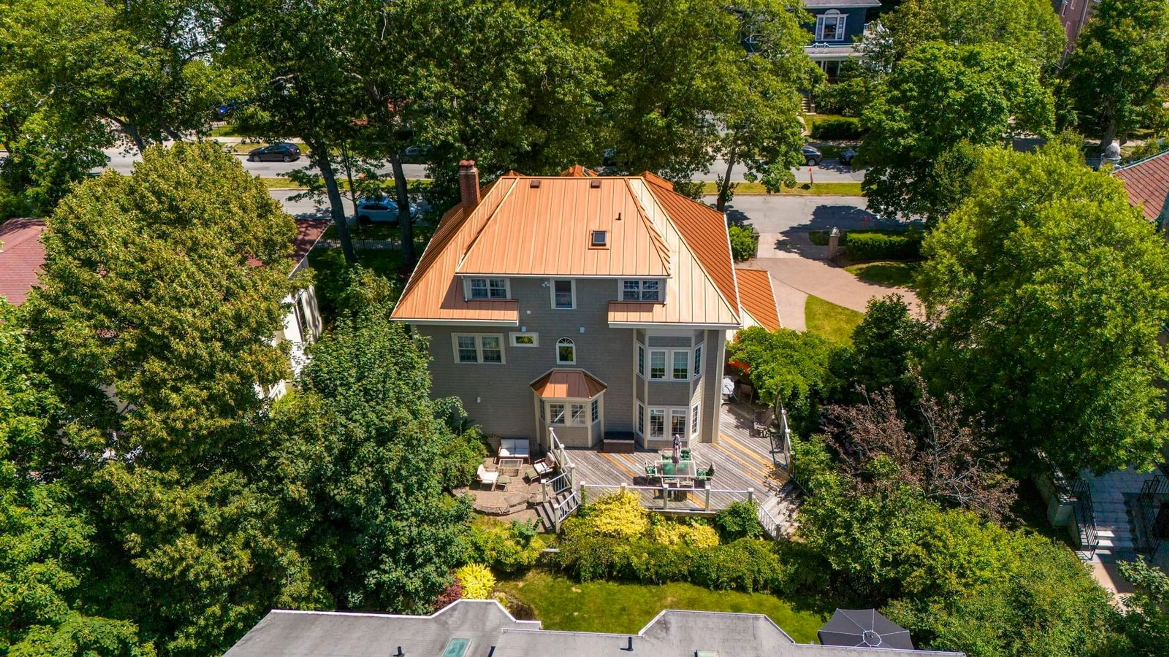 A pic from outside/outdoor area/front of a property/back of a property/a pic from drone, city buildings view from balcony for 940 Young Ave, Halifax Nova Scotia B3H 2W1