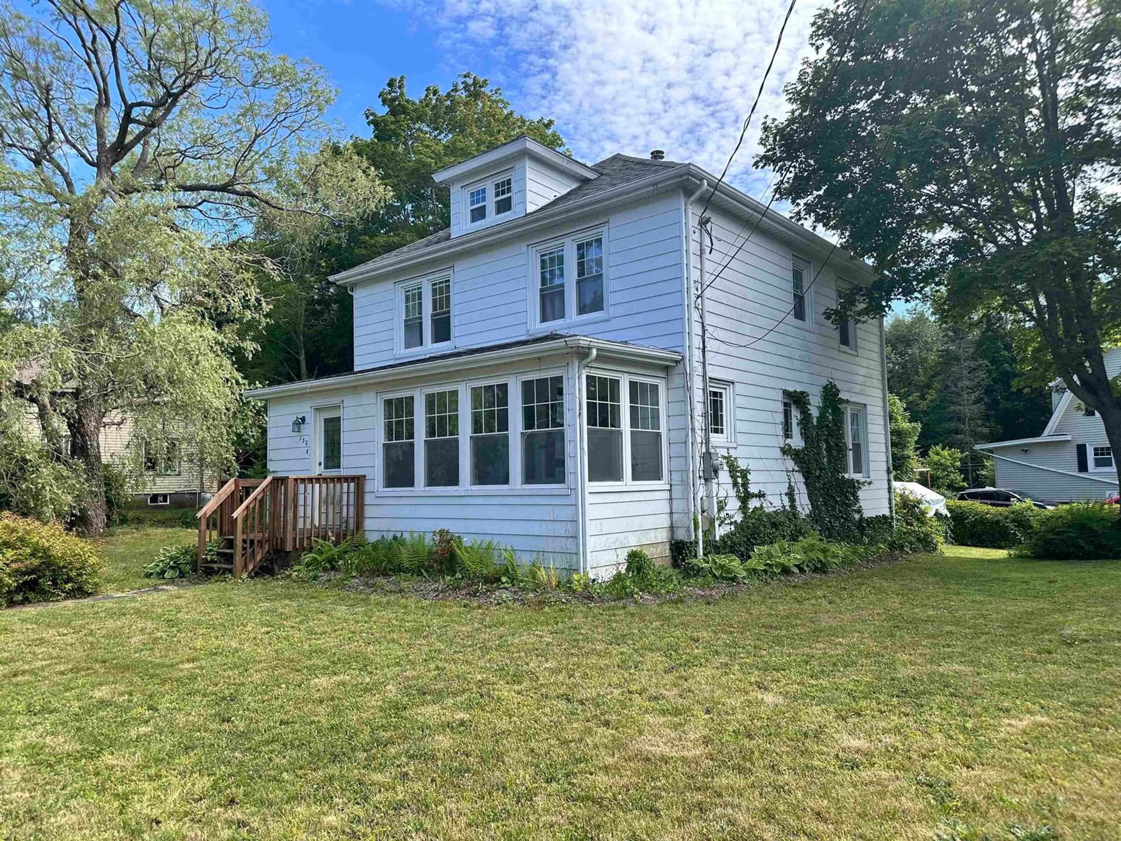 Home with vinyl exterior material, unknown for 130 School St, Liverpool Nova Scotia B0T 1K0