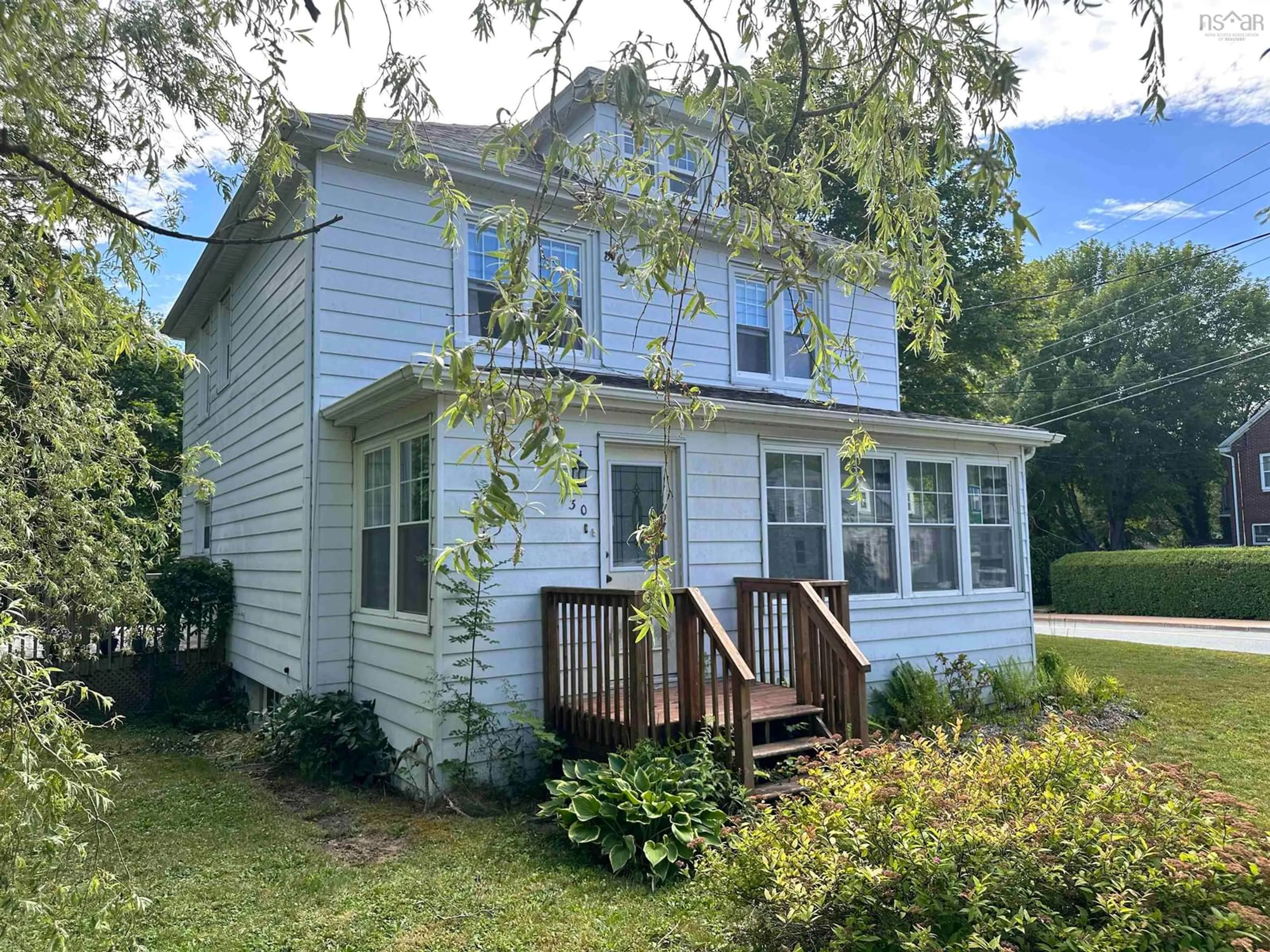 Home with vinyl exterior material, unknown for 130 School St, Liverpool Nova Scotia B0T 1K0