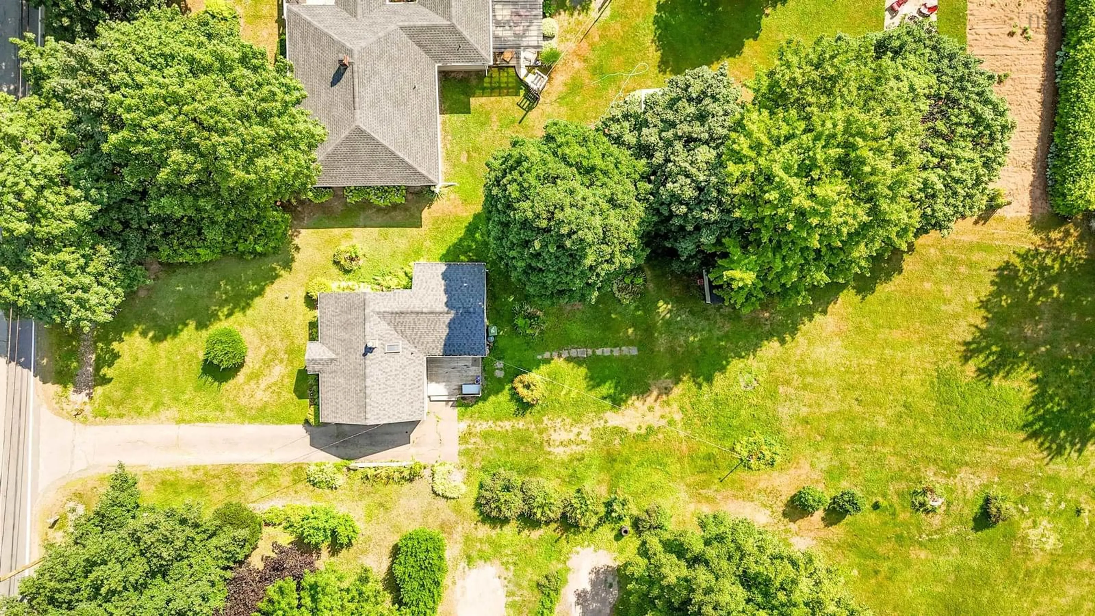 A pic from outside/outdoor area/front of a property/back of a property/a pic from drone, street for 4538 Highway 1, South Berwick Nova Scotia B0P 1E0