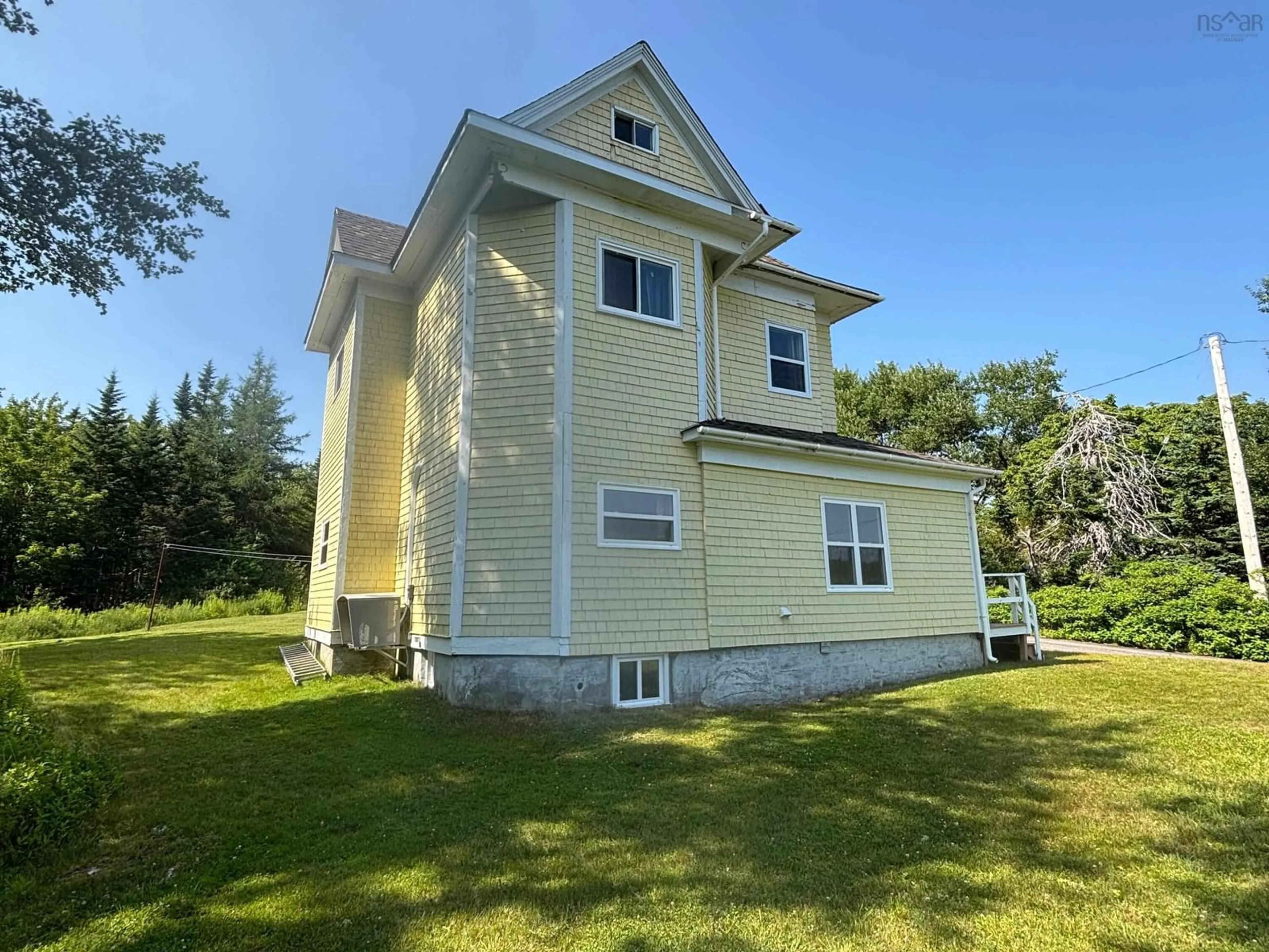 Home with vinyl exterior material, building for 13510 Hwy 6, Isaacs Harbour North Nova Scotia B0H 1S0