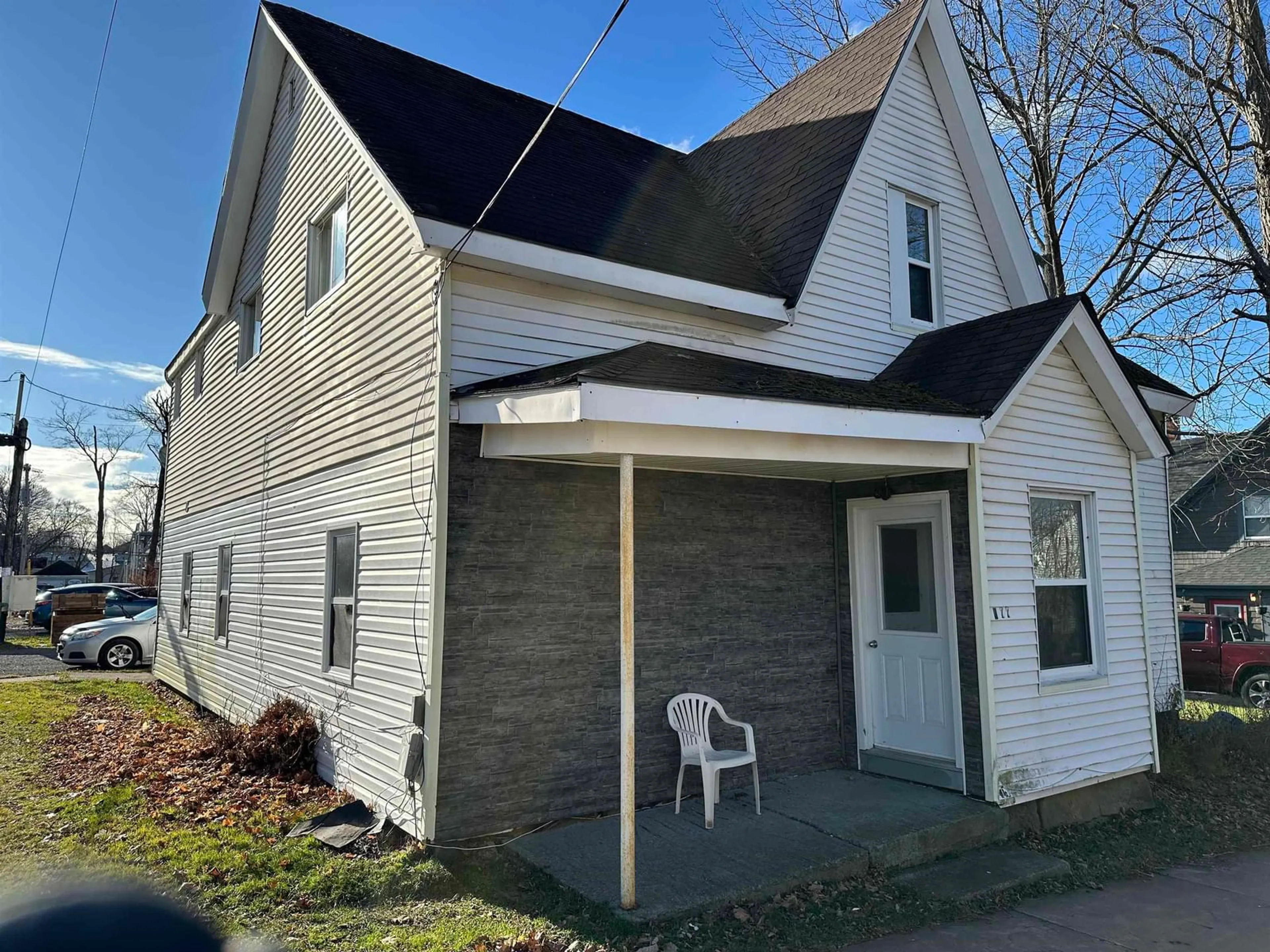A pic from outside/outdoor area/front of a property/back of a property/a pic from drone, building for 277 Maclean St, New Glasgow Nova Scotia B2H 4N1