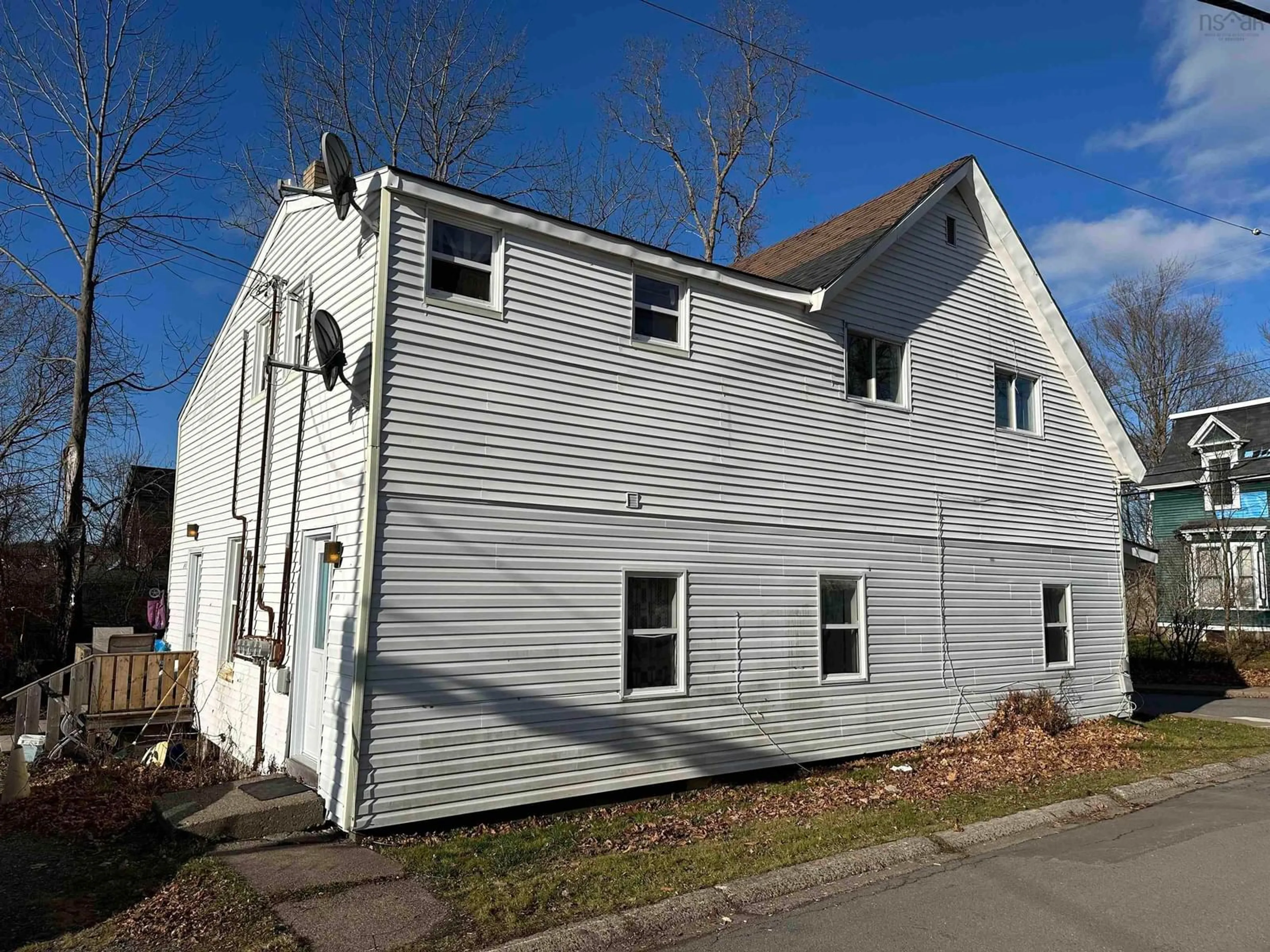A pic from outside/outdoor area/front of a property/back of a property/a pic from drone, building for 277 Maclean St, New Glasgow Nova Scotia B2H 4N1