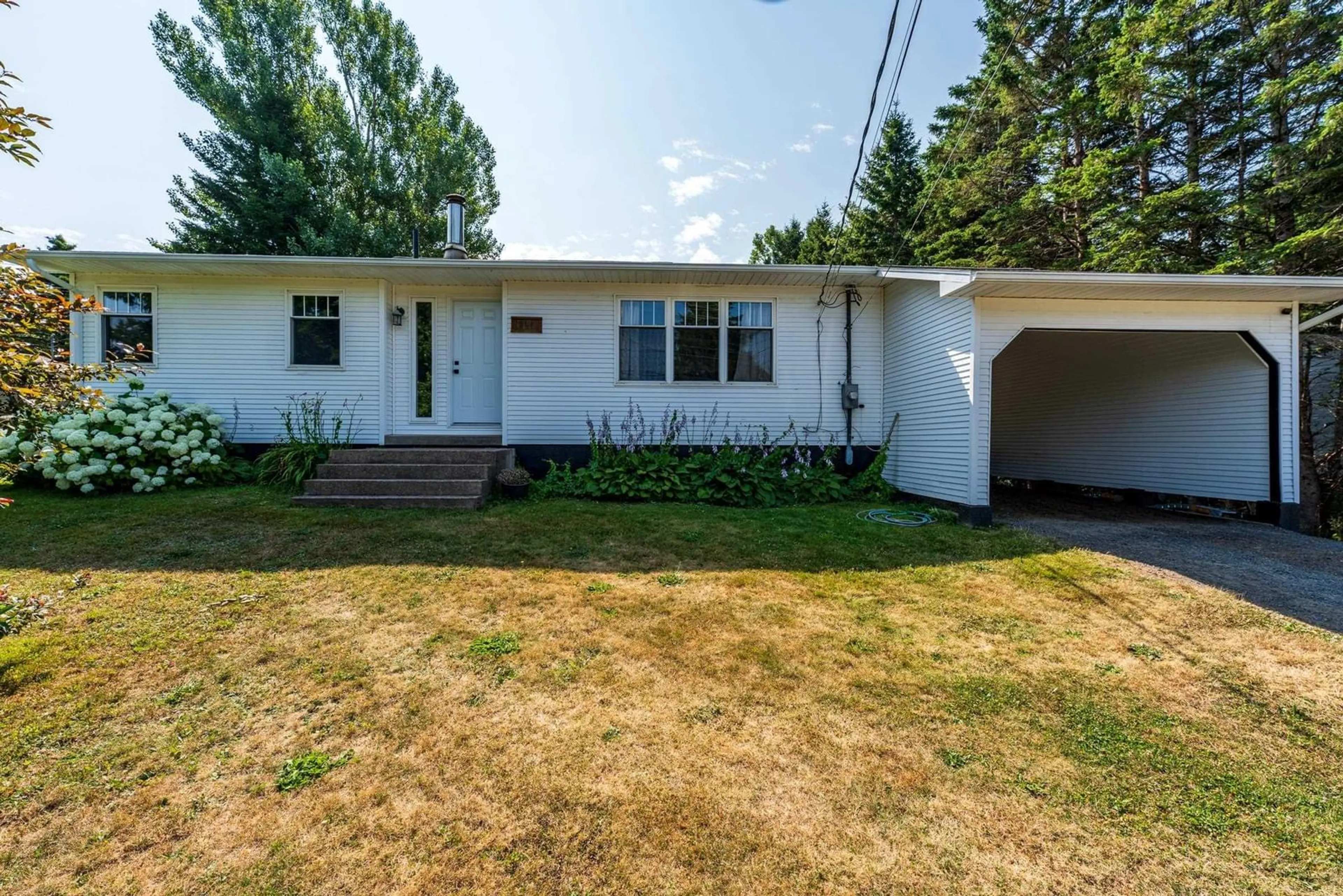 Home with vinyl exterior material, street for 111 Prince William Street, Digby Nova Scotia B0V 1A0
