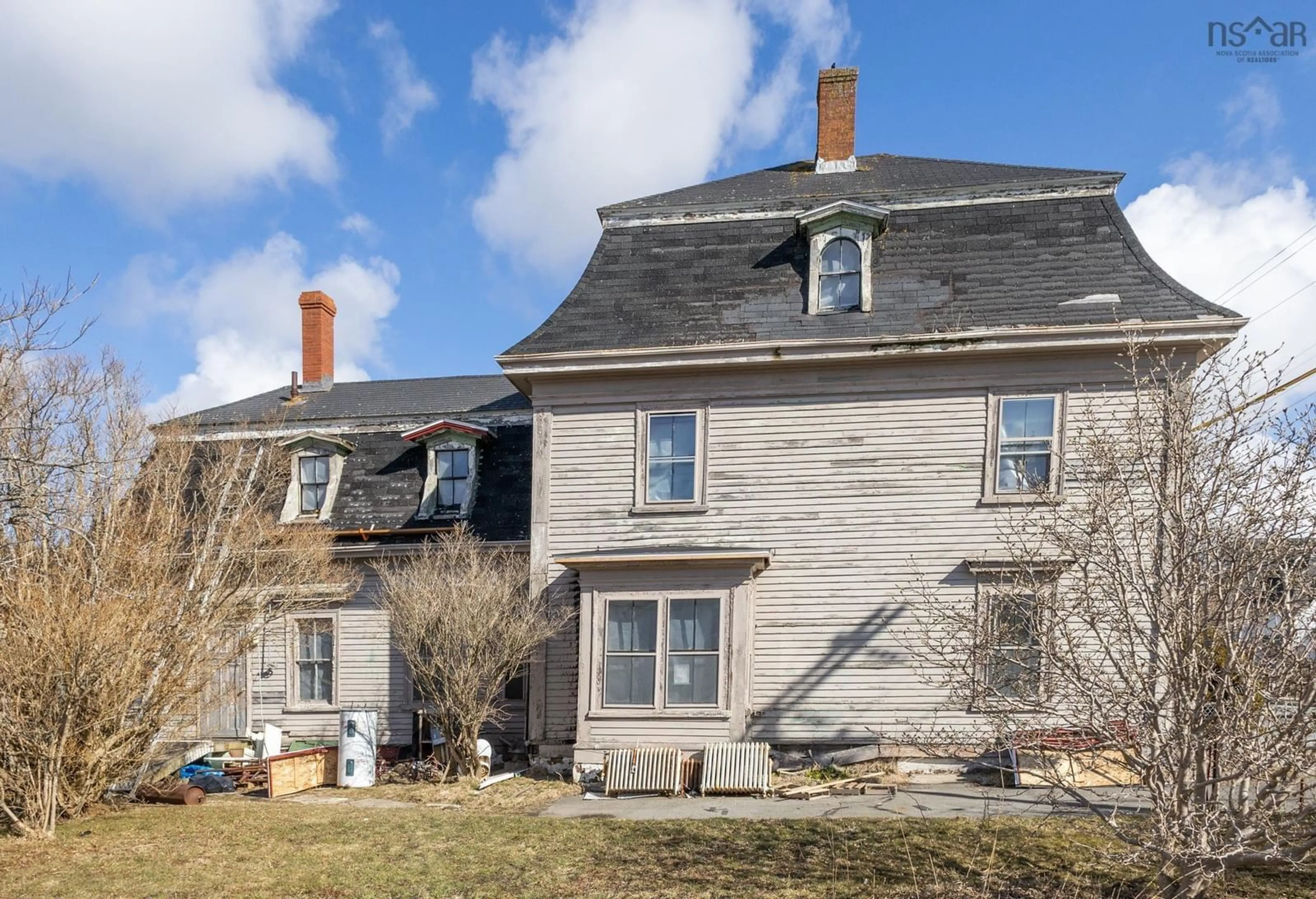 A pic from outside/outdoor area/front of a property/back of a property/a pic from drone, street for 190 Main Street, Yarmouth Nova Scotia B5A 1C5
