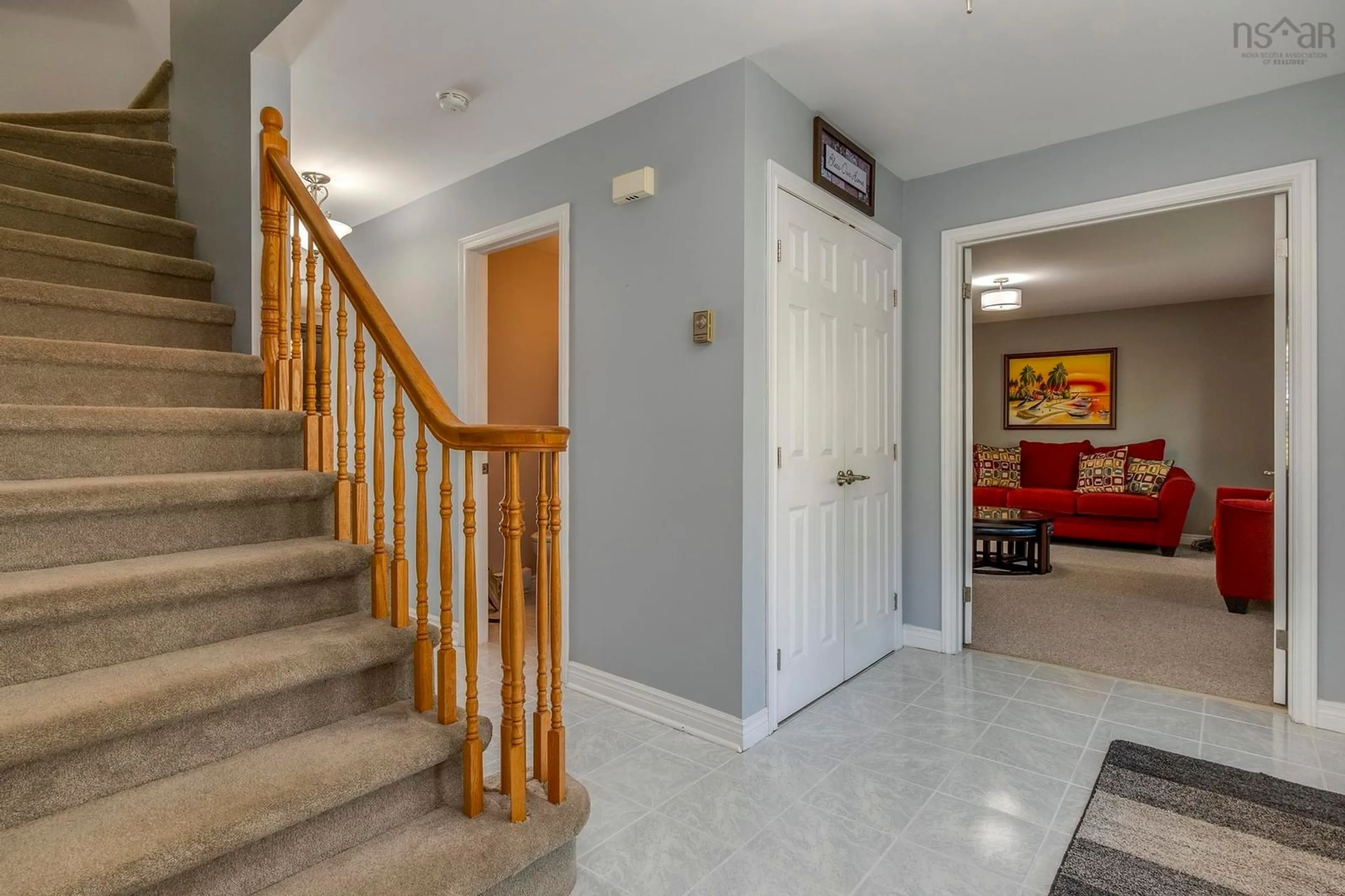 Indoor entryway for 121 Greenwich Dr, Dartmouth Nova Scotia B2V 2N5