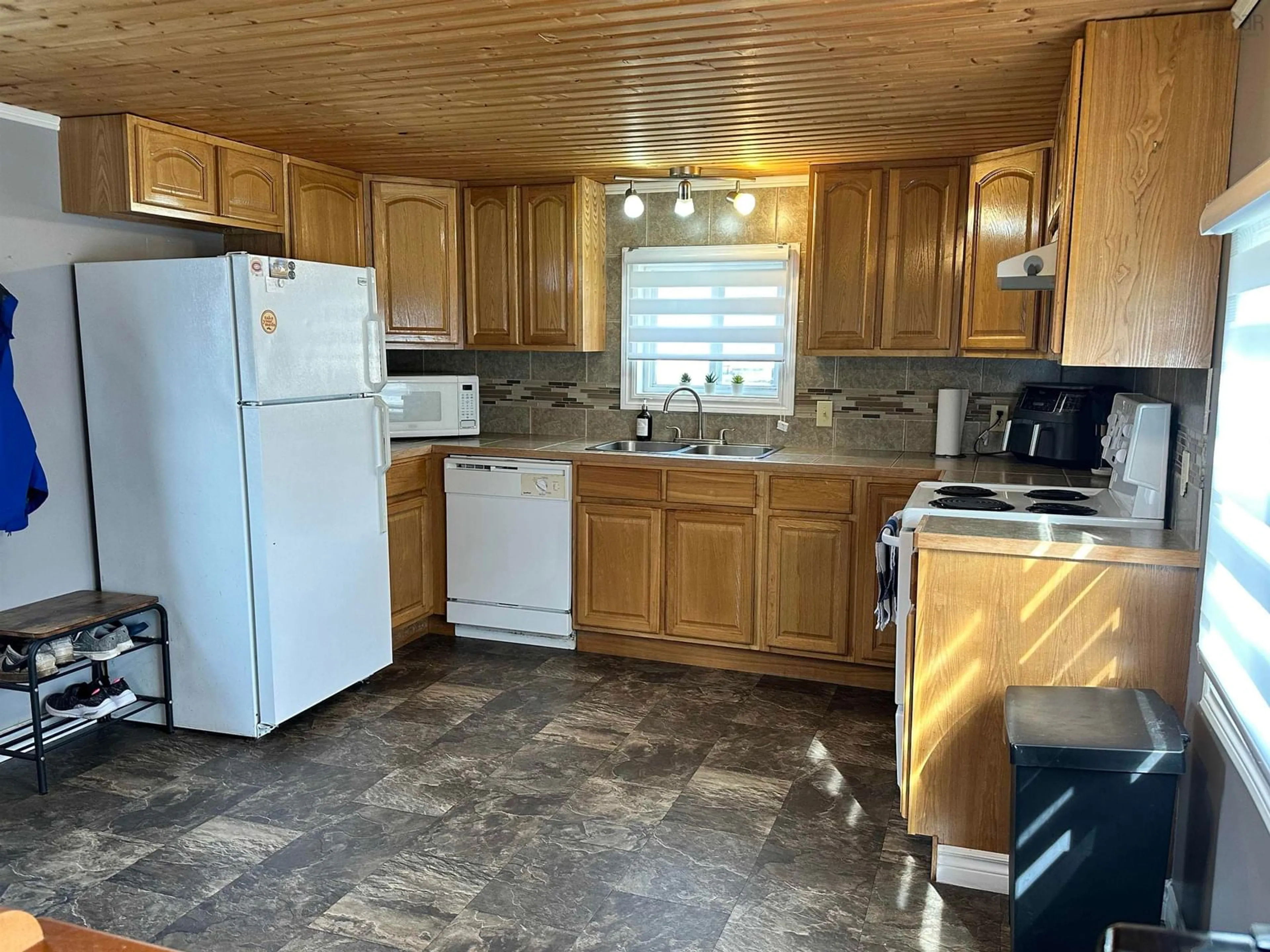 Standard kitchen, unknown for 41 School St, Sandy Point Nova Scotia B0T 1W0