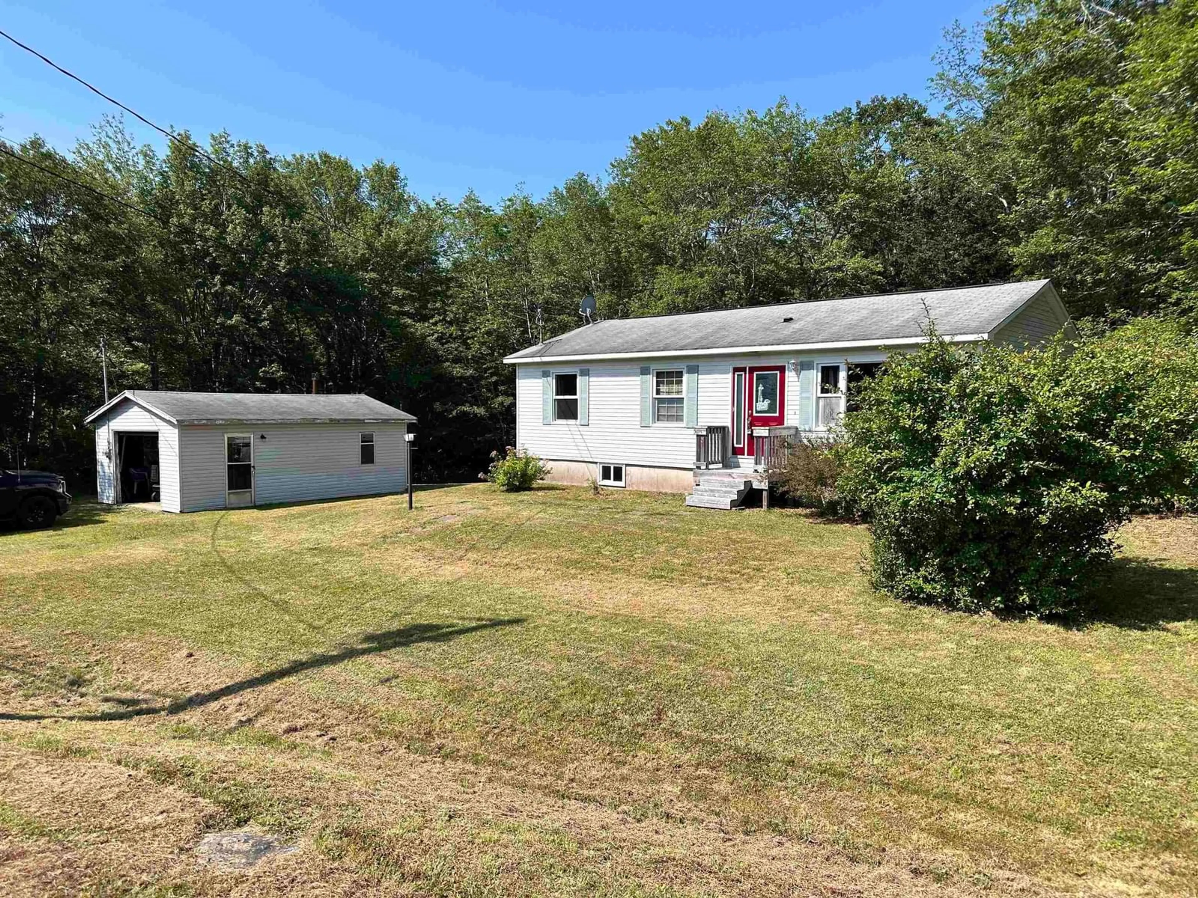 A pic from outside/outdoor area/front of a property/back of a property/a pic from drone, unknown for 41 James St, Brooklyn Nova Scotia B0J 1H0
