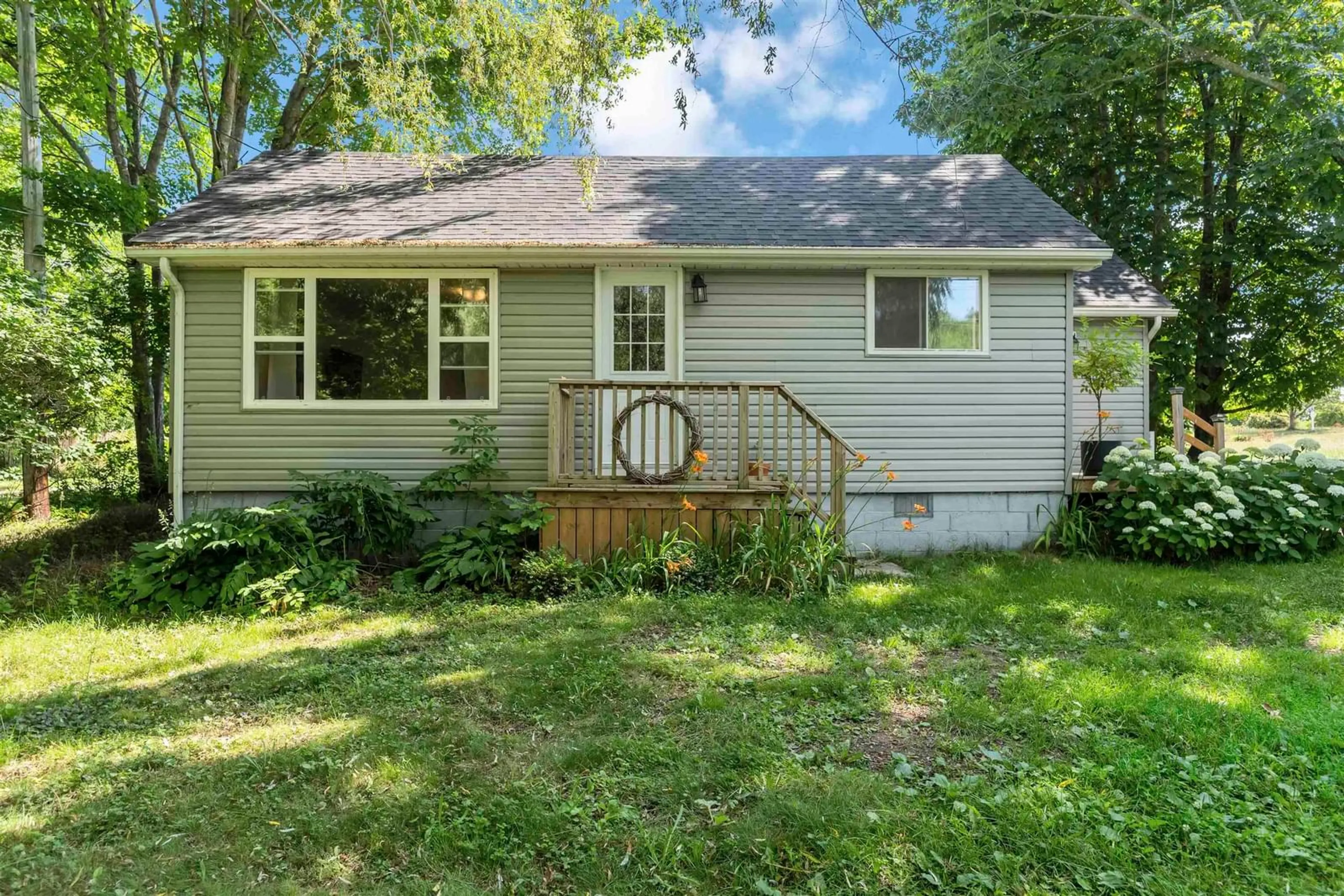Home with vinyl exterior material, street for 575 Aldershot Rd, North Kentville Nova Scotia B4N 3A5