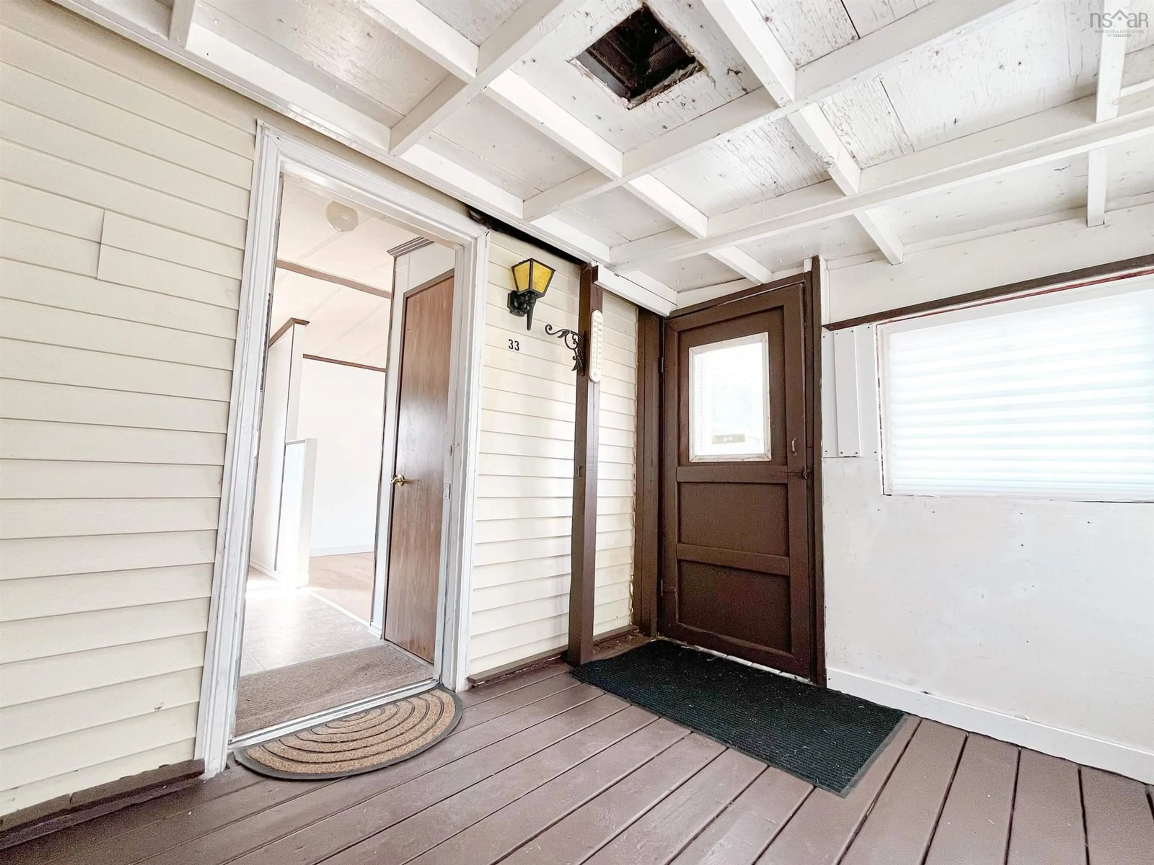 Indoor entryway for 33 First St, Howie Centre Nova Scotia B1L 1C9