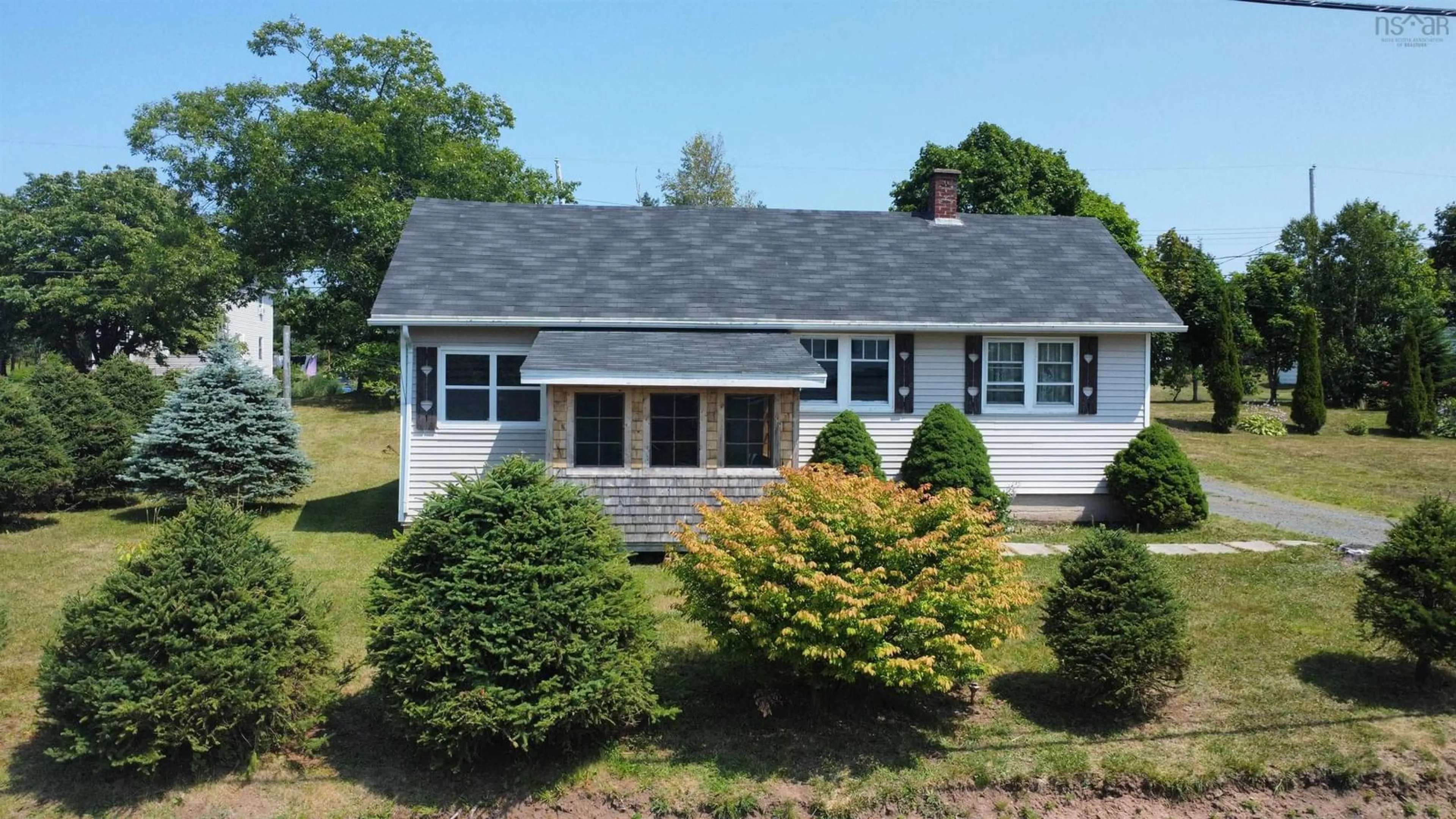 Home with vinyl exterior material, street for 110 & 112 Victoria St, Springhill Nova Scotia B0M 1X0