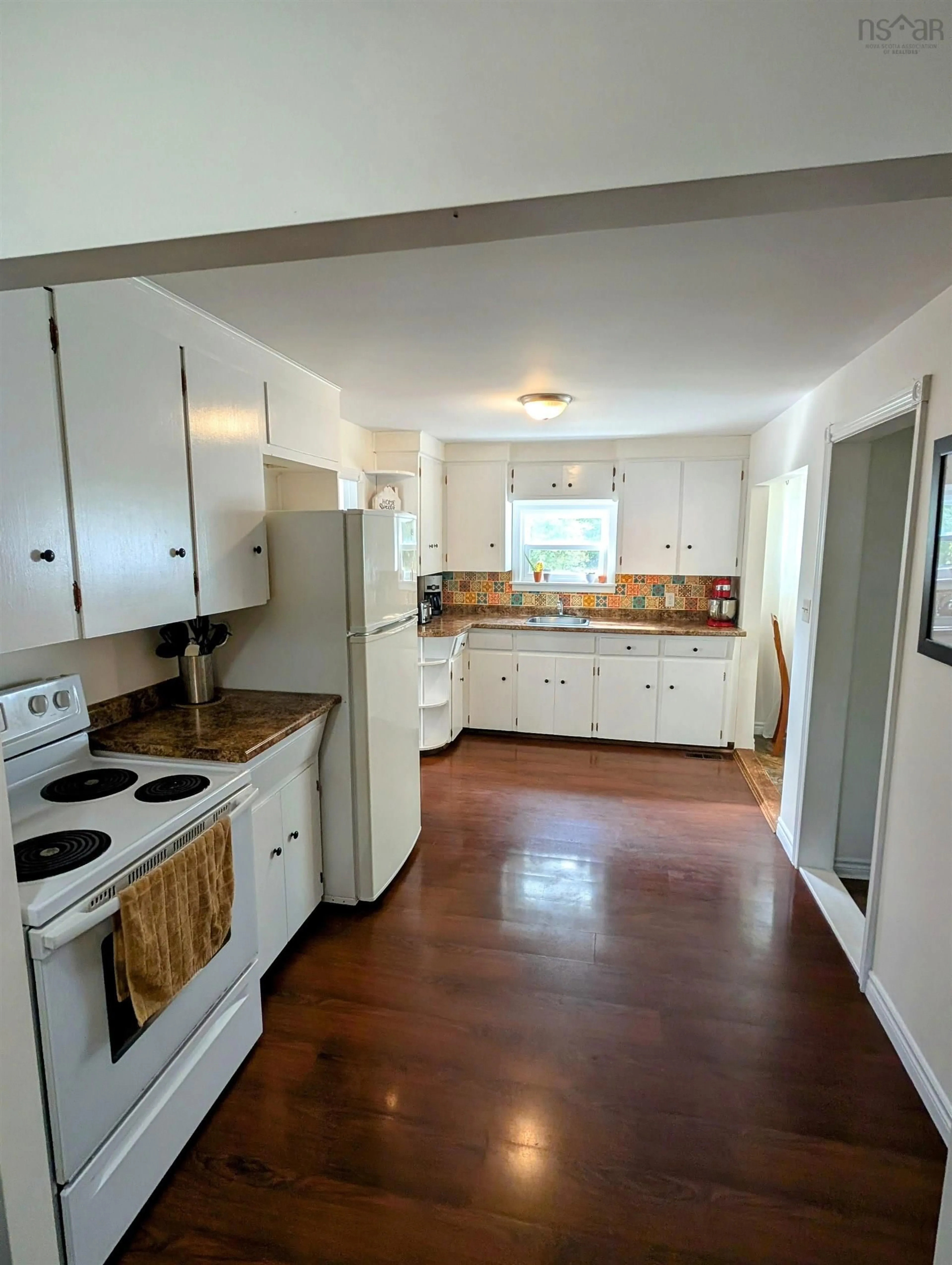 Standard kitchen, unknown for 1095 King Street, Bridgewater Nova Scotia B4V 1C3