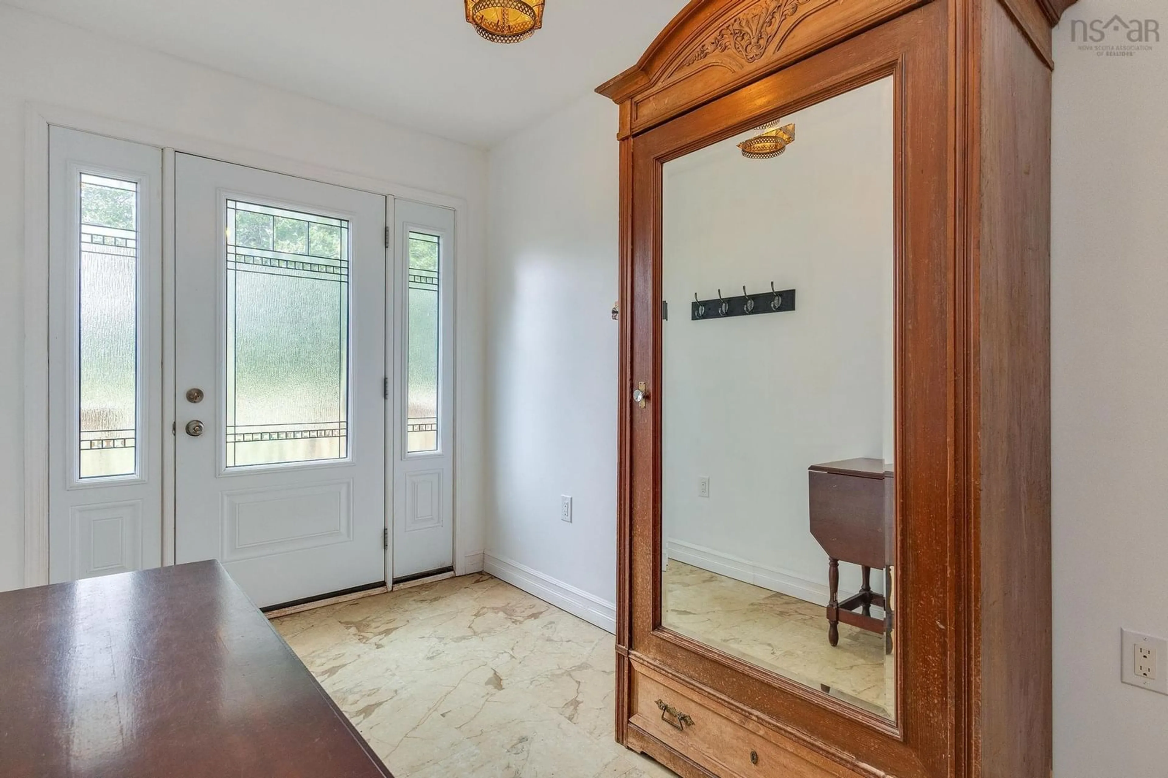 Indoor entryway for 85 Greenhouse Rd, Nictaux Nova Scotia B0S 1P0