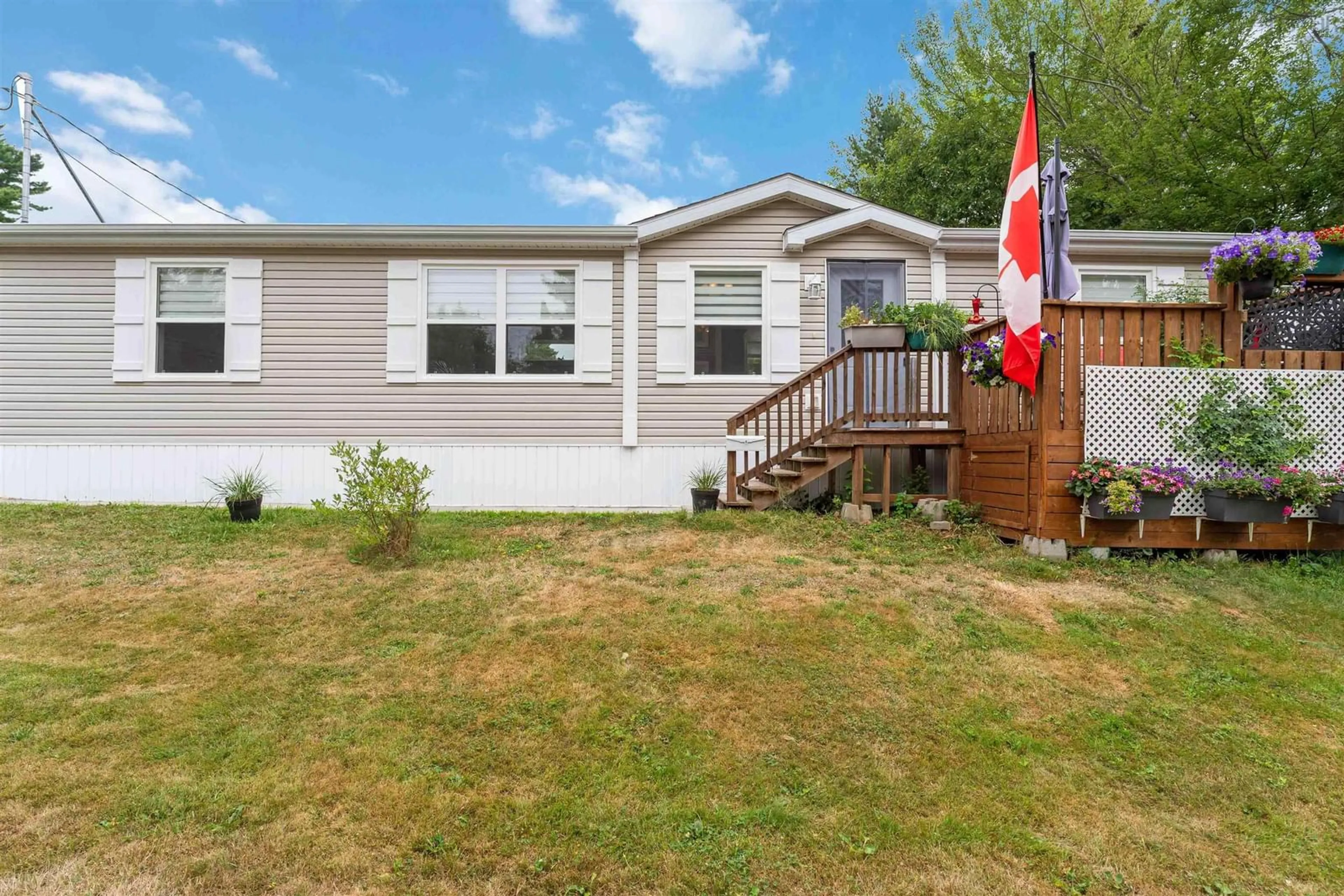 Home with vinyl exterior material, unknown for 4 Patricia Dr, New Minas Nova Scotia B4N 5N3