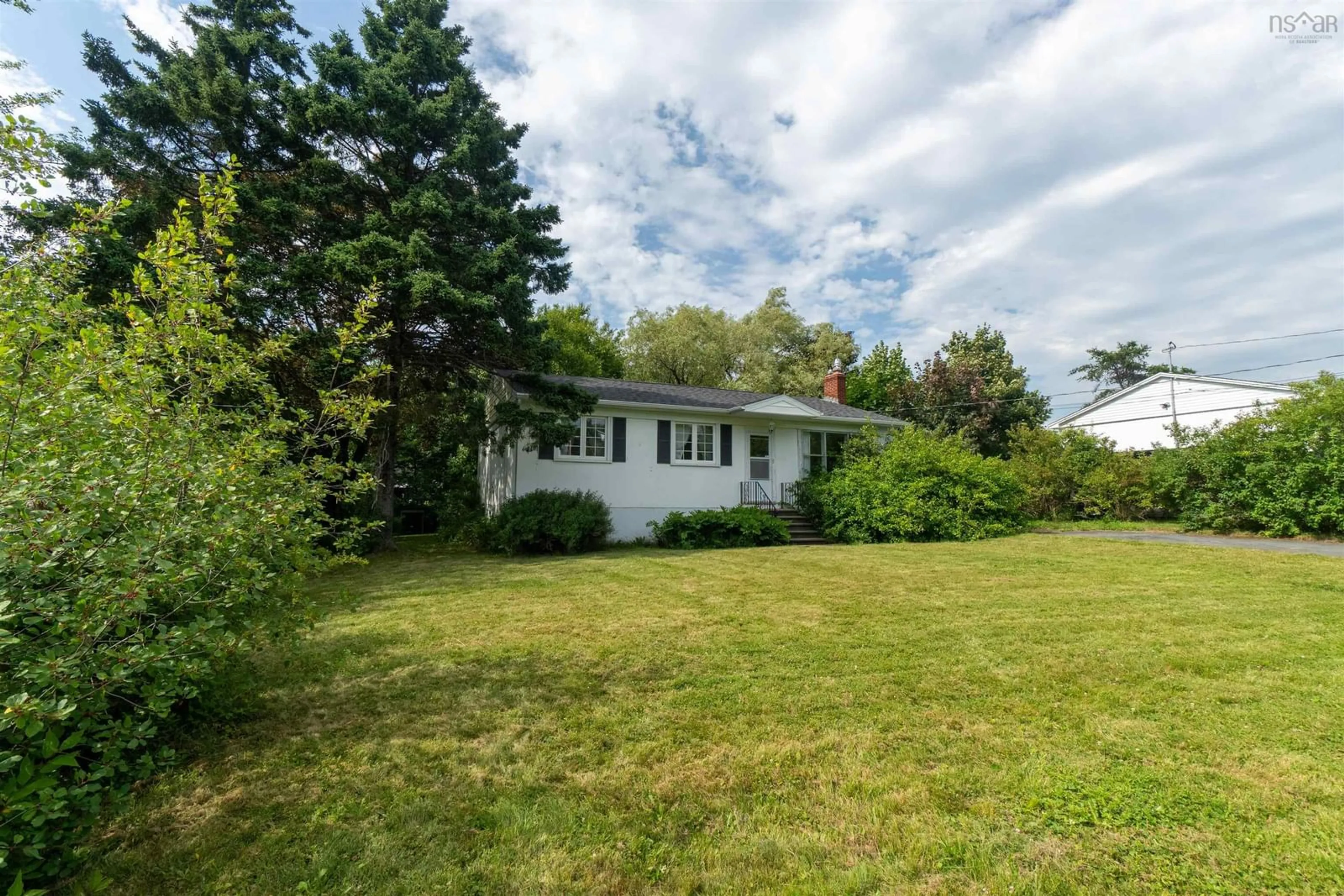 A pic from outside/outdoor area/front of a property/back of a property/a pic from drone, unknown for 19 Digby Cres, Dartmouth Nova Scotia B2W 2G1