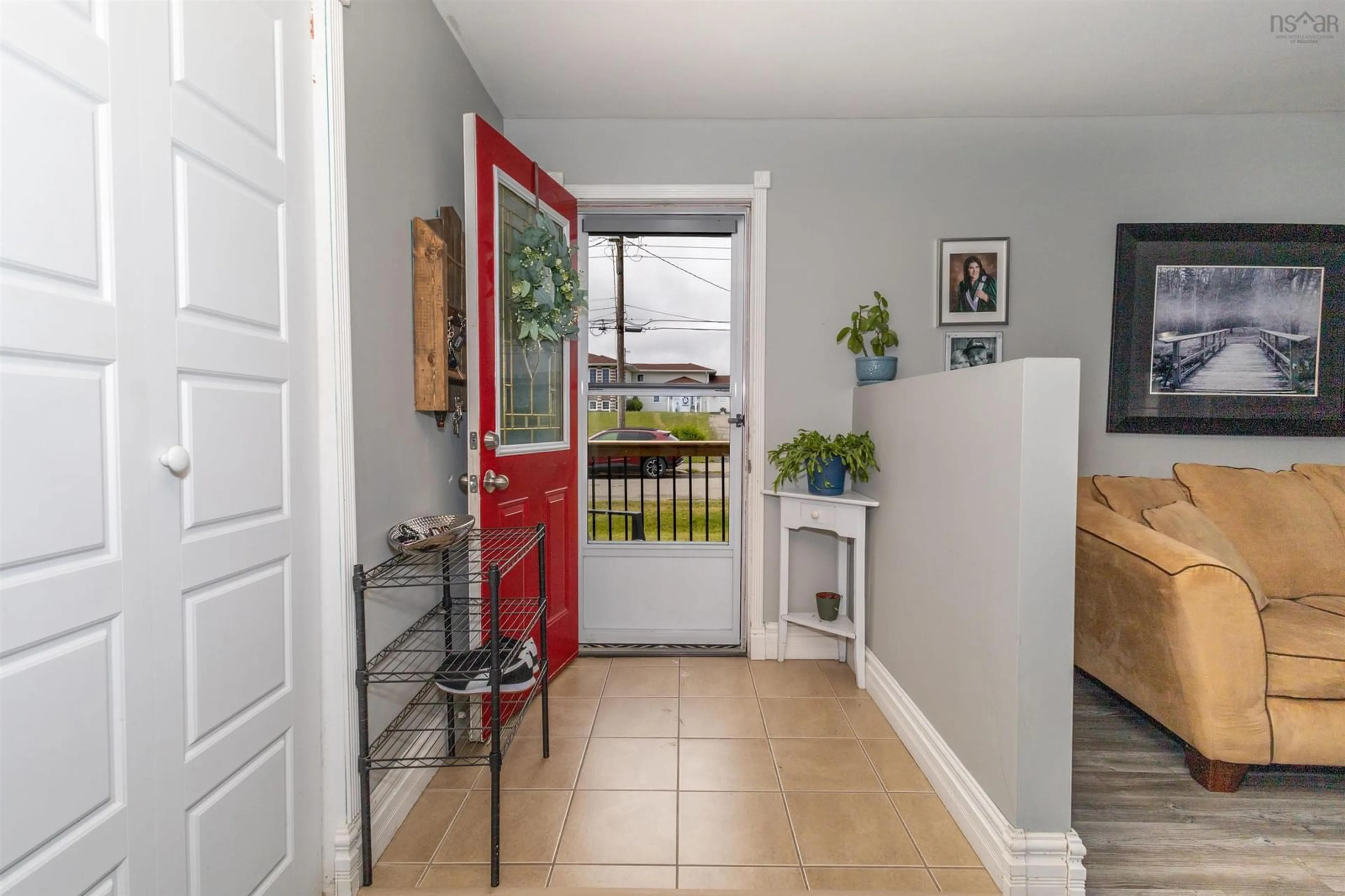 Indoor entryway for 56 Centre Ave, Donkin Nova Scotia B1A 6N3