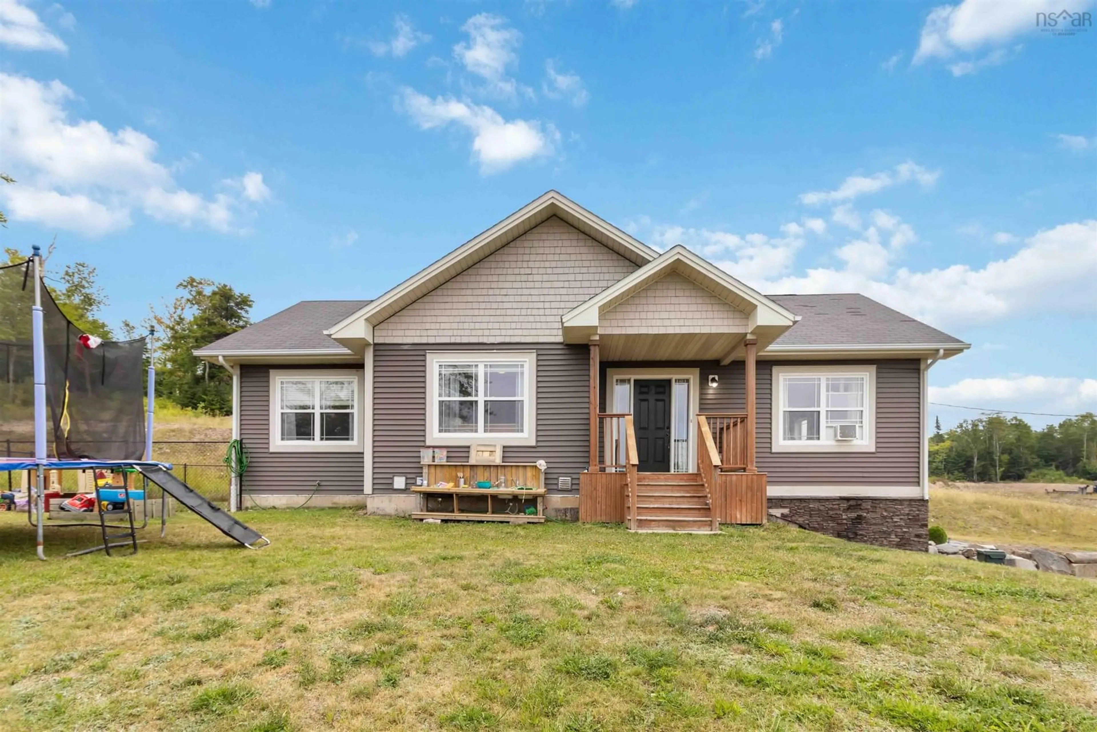 Home with vinyl exterior material, building for 413 East Uniacke Rd, Mount Uniacke Nova Scotia B0N 1Z0