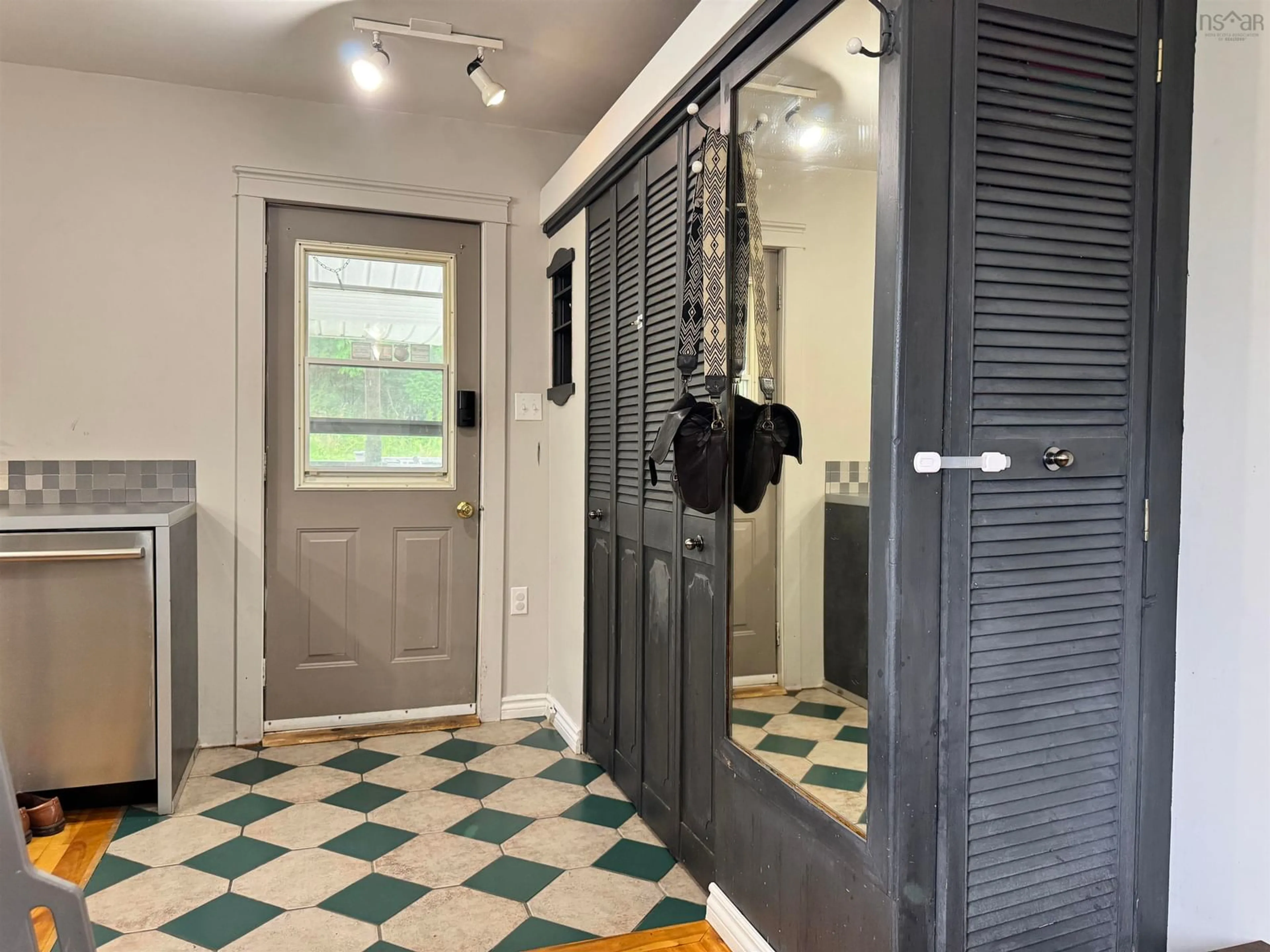 Indoor entryway for 790 Trenton Rd, New Glasgow Nova Scotia B2H 2M8