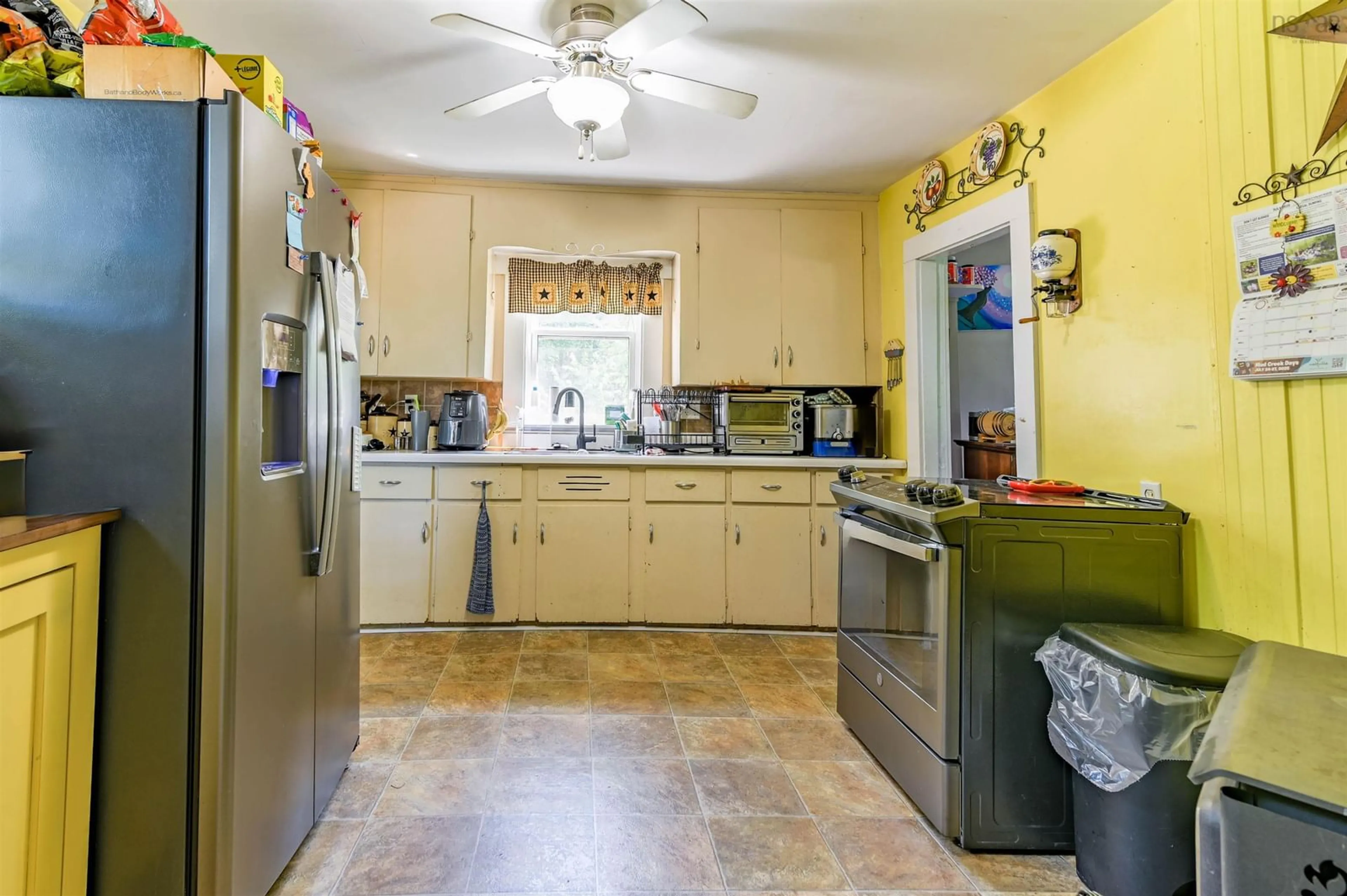 Standard kitchen, ceramic/tile floor for 886 Maple St, Waterville Nova Scotia B0P 1V0