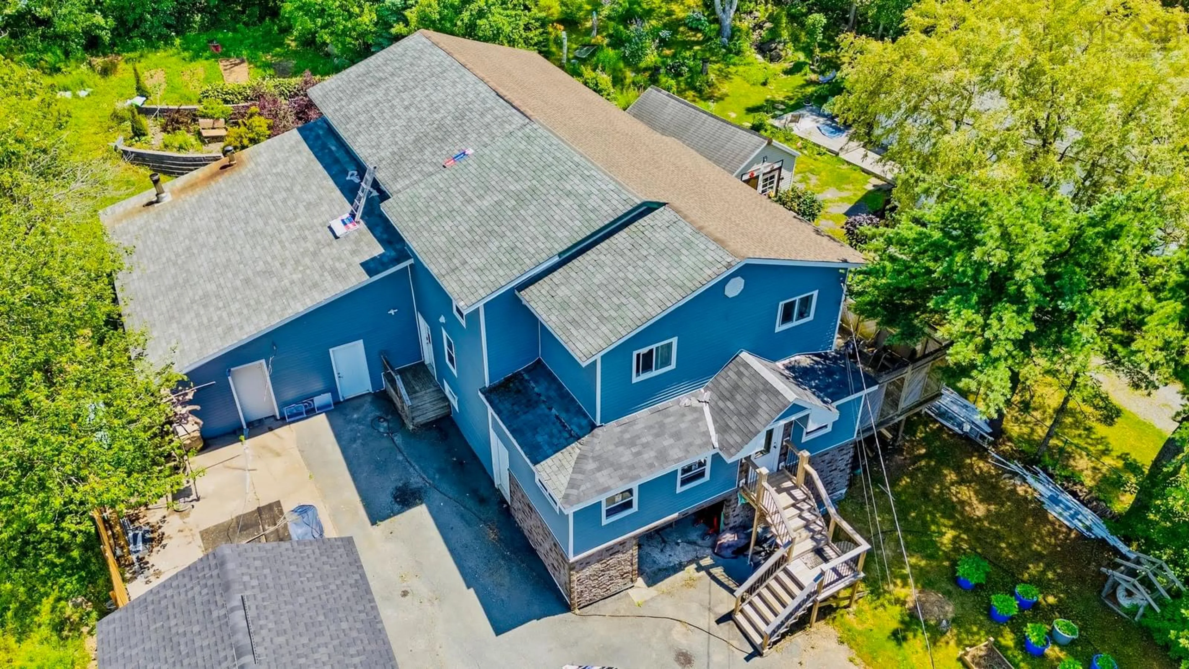 A pic from outside/outdoor area/front of a property/back of a property/a pic from drone, unknown for 101 Woodlawn Rd, Dartmouth Nova Scotia B2W 2S6