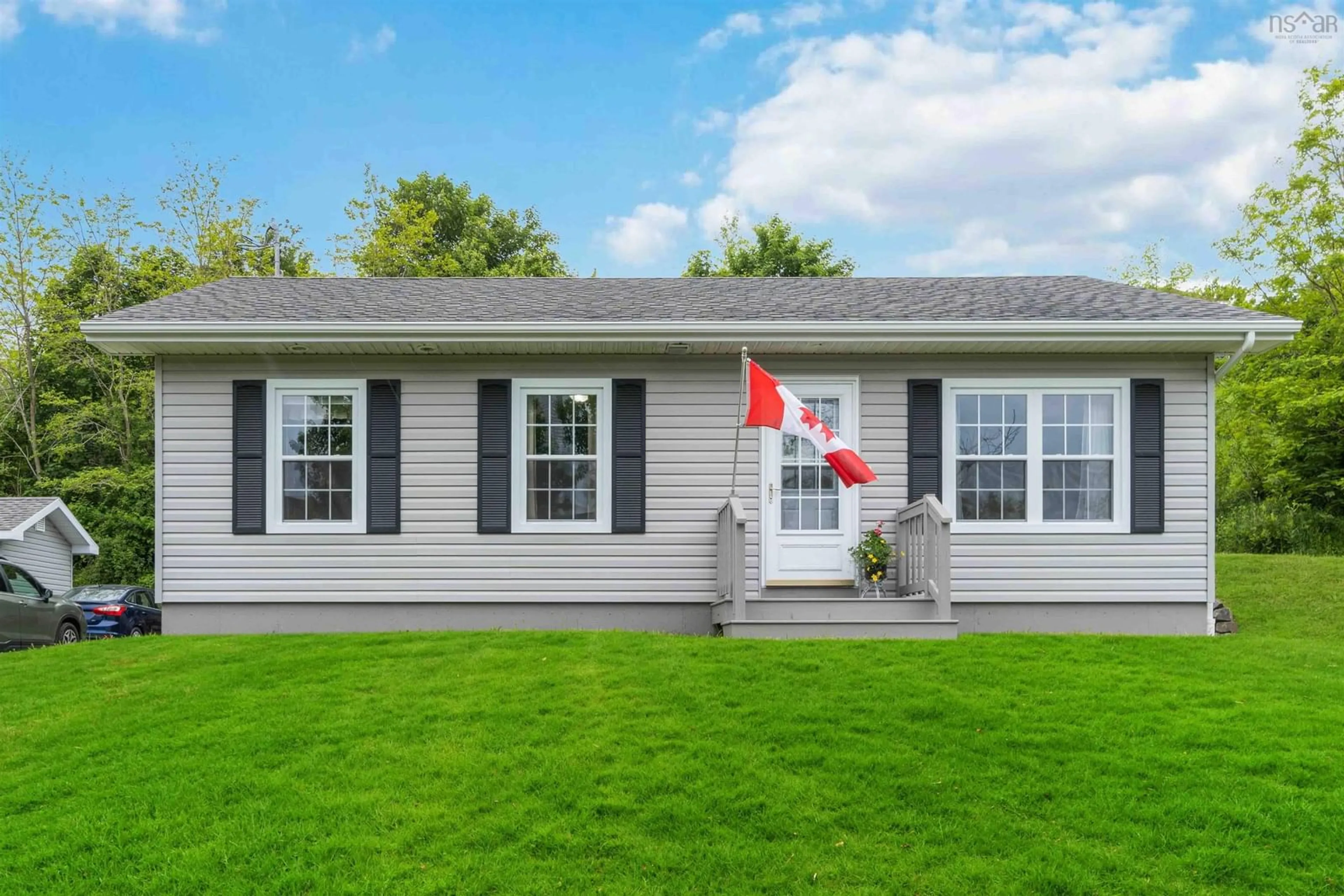 Home with vinyl exterior material, street for 101 Second Ave, Digby Nova Scotia B0V 1A0