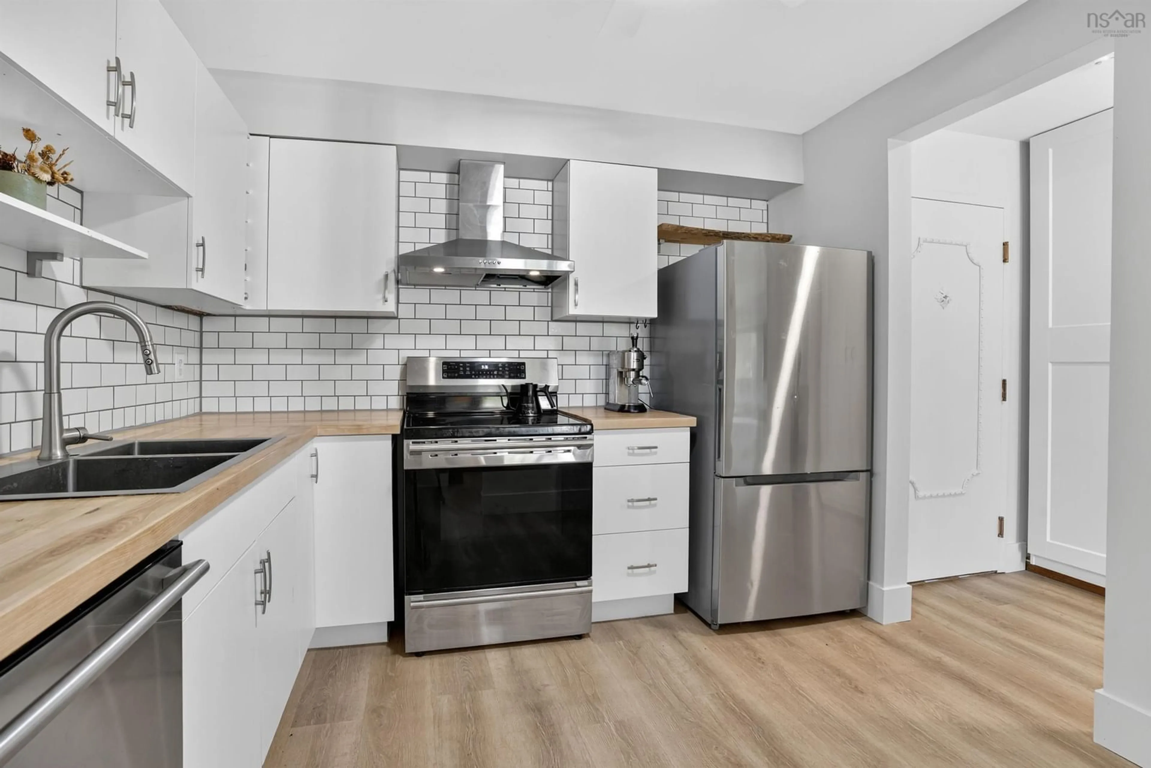 Standard kitchen, unknown for 87 Kearney Lake Rd #409, Halifax Nova Scotia B3M 4H1