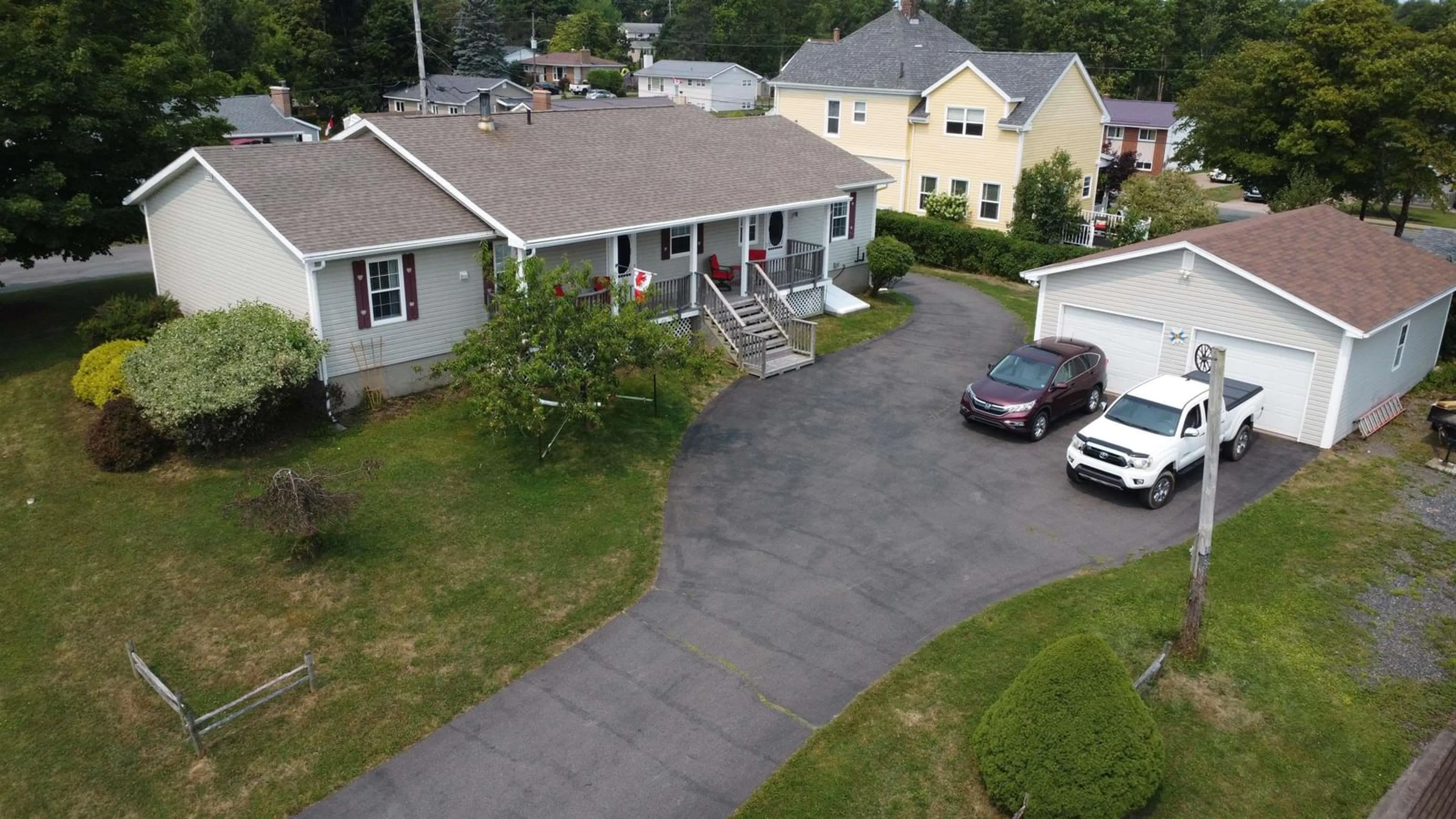 A pic from outside/outdoor area/front of a property/back of a property/a pic from drone, street for 333 Queen St, New Glasgow Nova Scotia B2H 6A6