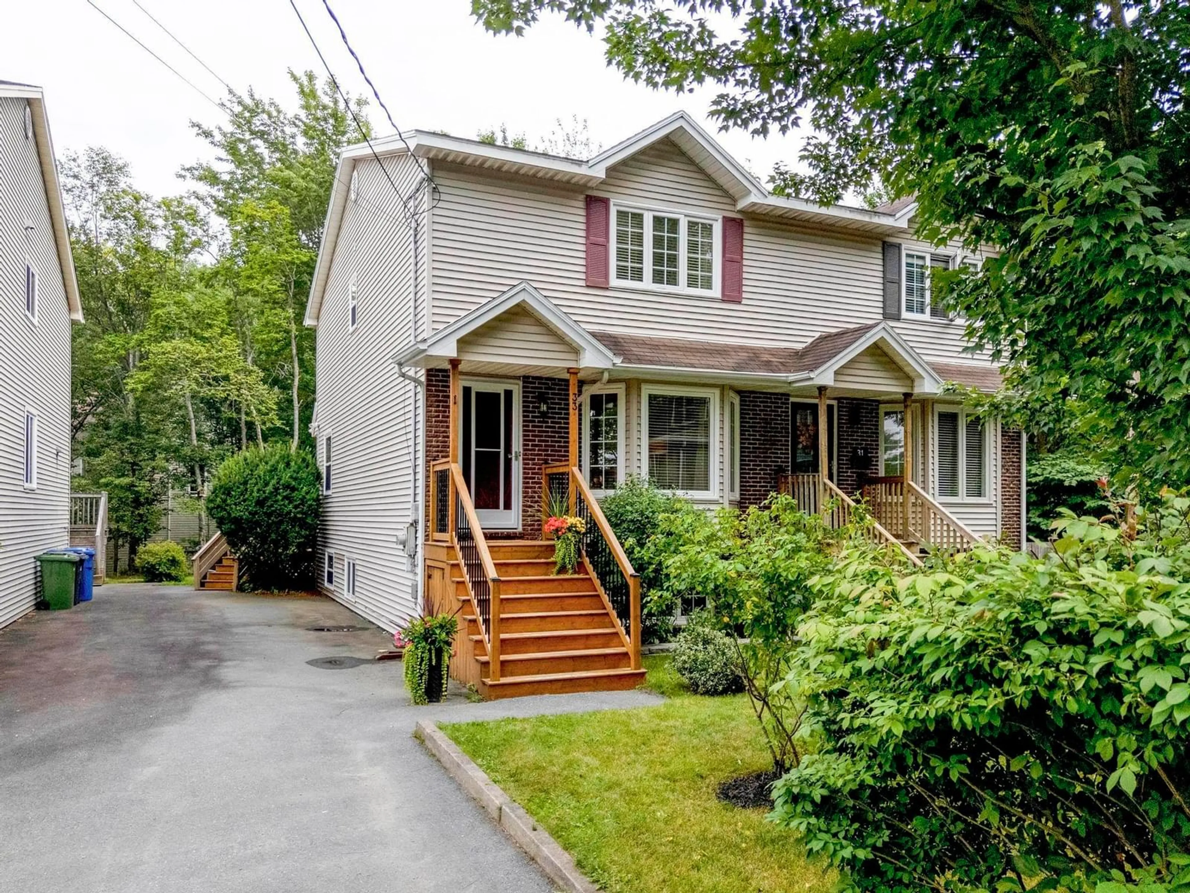 Home with vinyl exterior material, street for 33 Trident Lane, Halifax Nova Scotia B3M 0B7