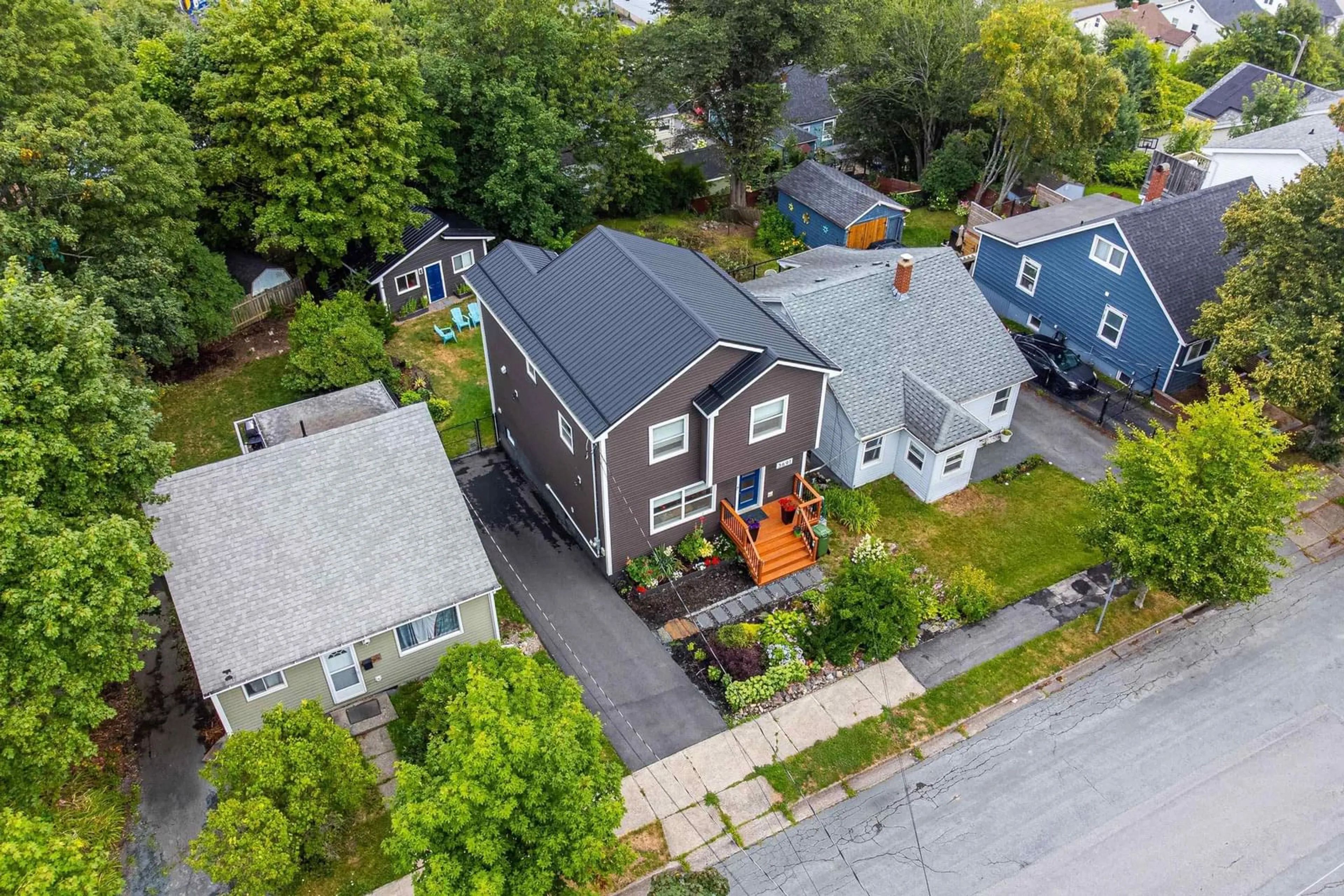 A pic from outside/outdoor area/front of a property/back of a property/a pic from drone, street for 3691 Lynch St, Halifax Nova Scotia B3K 3L3
