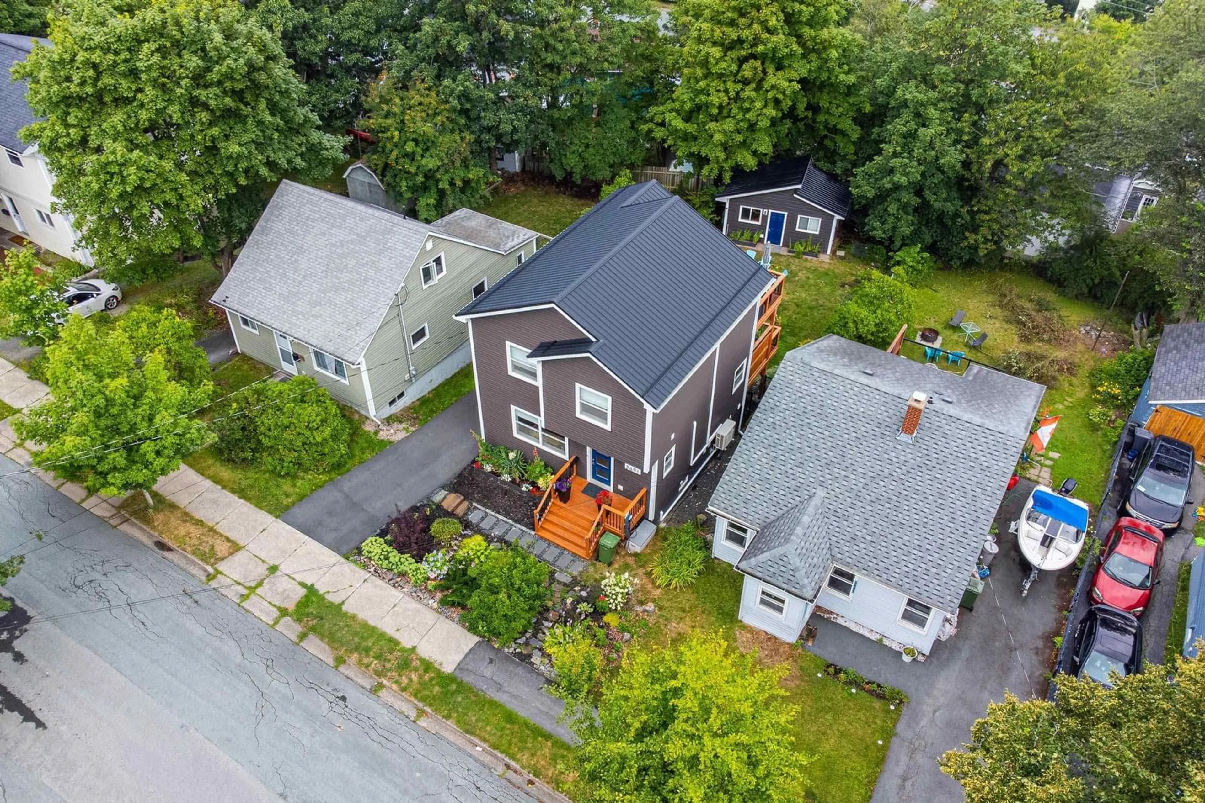 A pic from outside/outdoor area/front of a property/back of a property/a pic from drone, street for 3691 Lynch St, Halifax Nova Scotia B3K 3L3