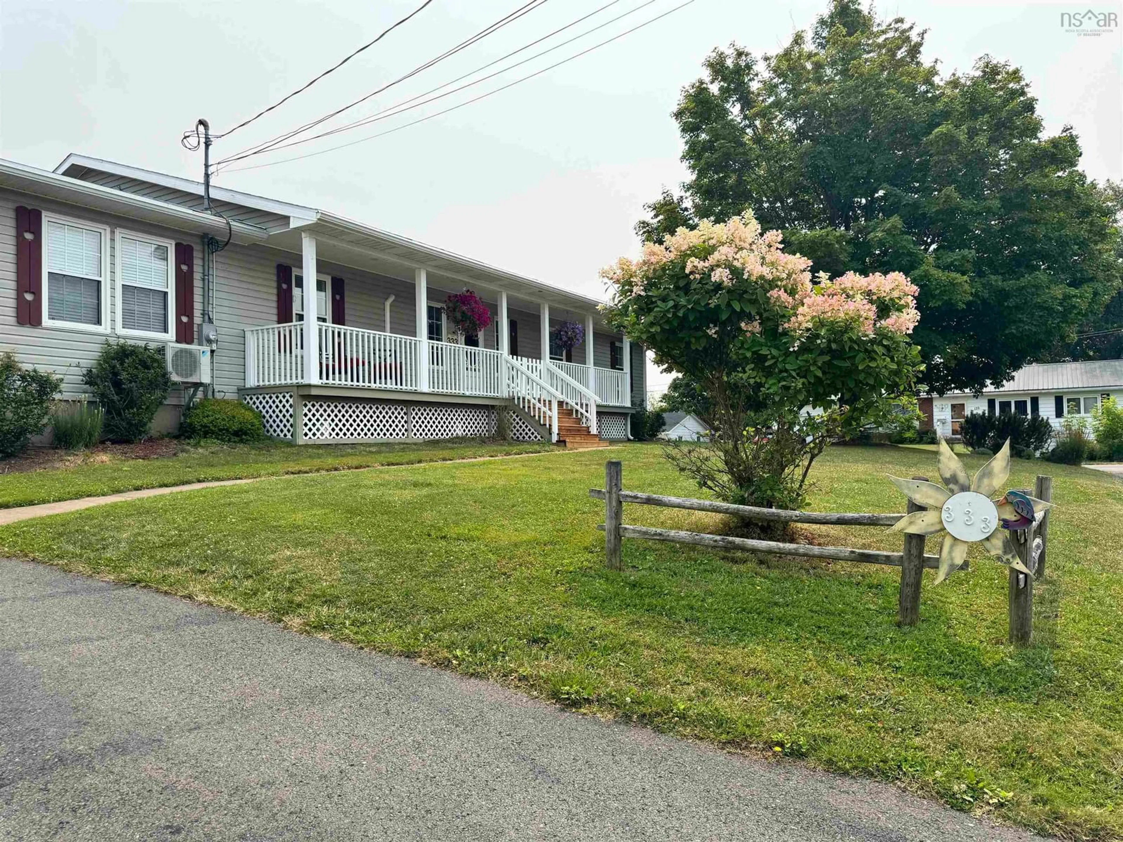 A pic from outside/outdoor area/front of a property/back of a property/a pic from drone, street for 333 Queen St, New Glasgow Nova Scotia B2H 6A6