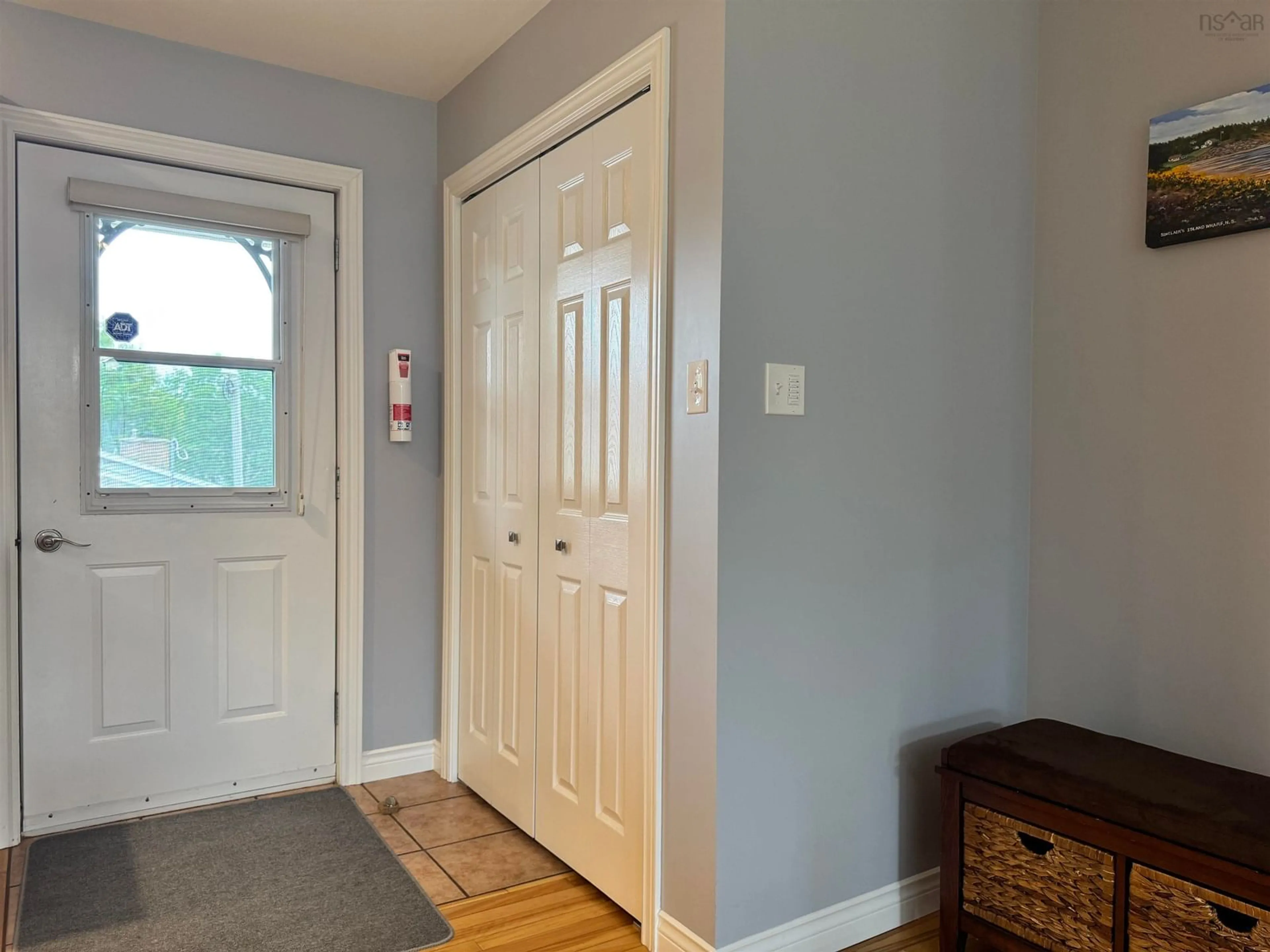 Indoor entryway for 333 Queen St, New Glasgow Nova Scotia B2H 6A6