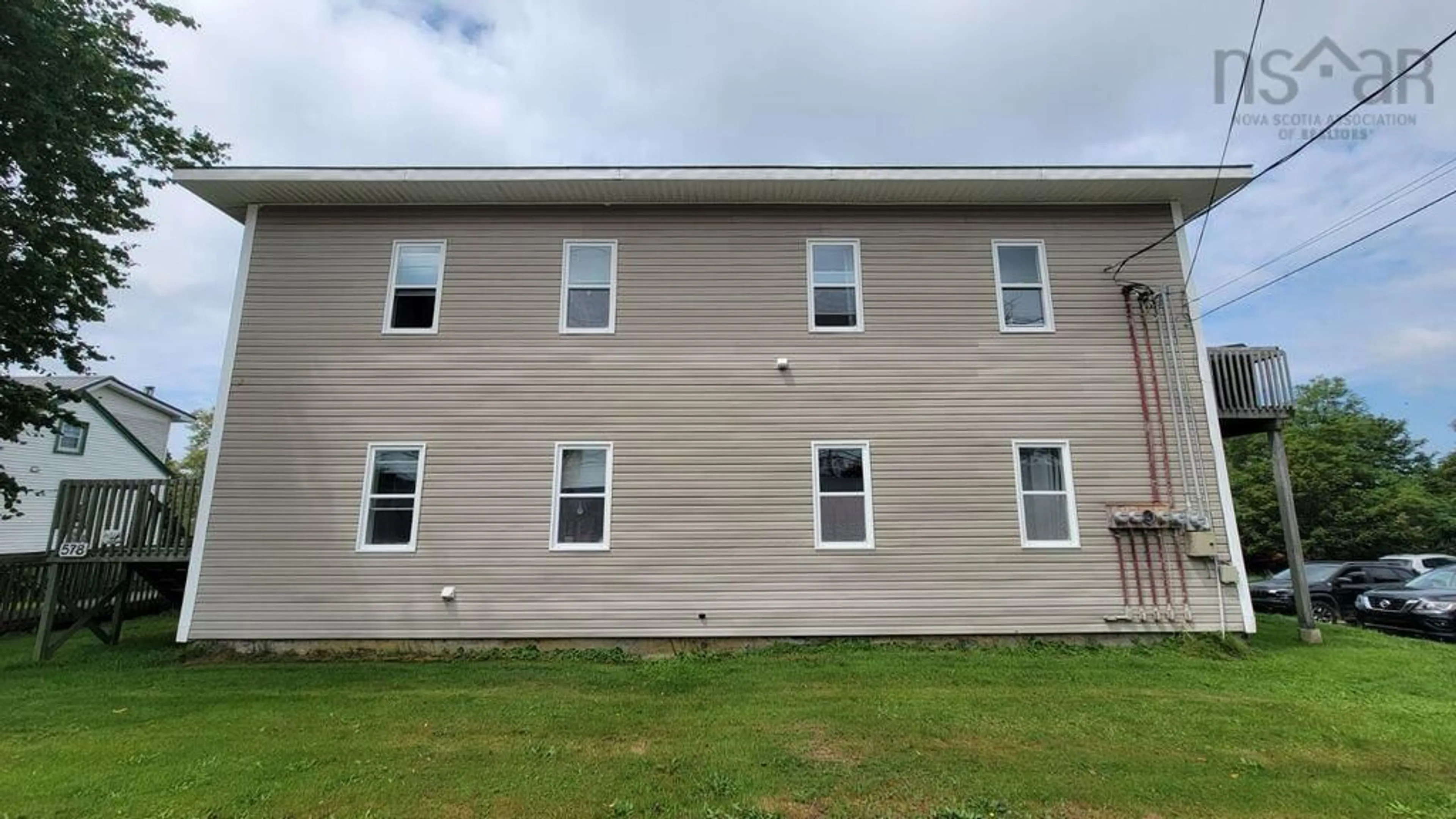 Home with vinyl exterior material, building for 578-582 Main St, Yarmouth Nova Scotia B5A 1J4