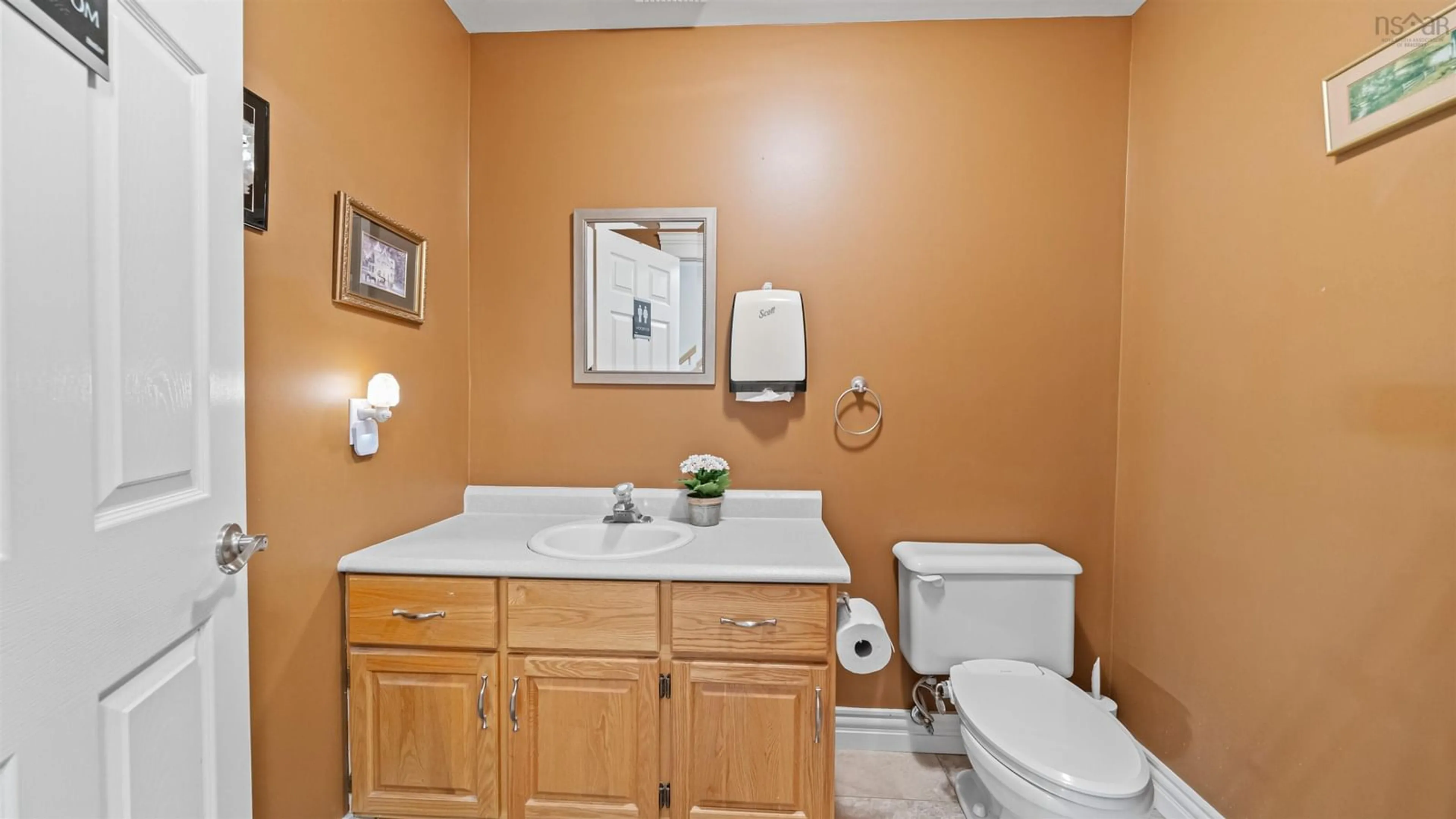Standard bathroom, ceramic/tile floor for 118 Stone Mount Dr, Lower Sackville Nova Scotia B4C 4A2