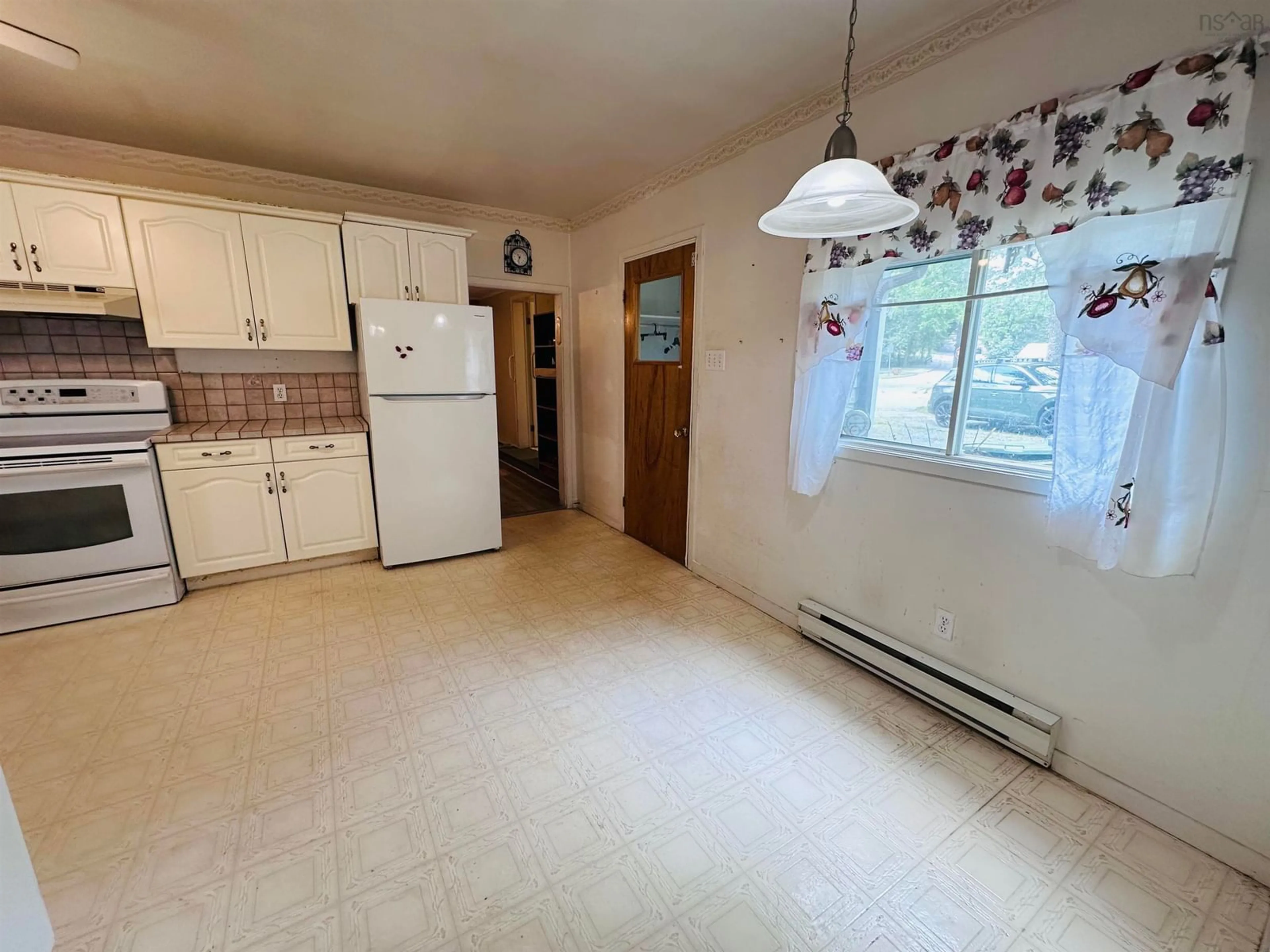 A pic of a room for 210 Victoria Rd, Bridgewater Nova Scotia B4V 2N9
