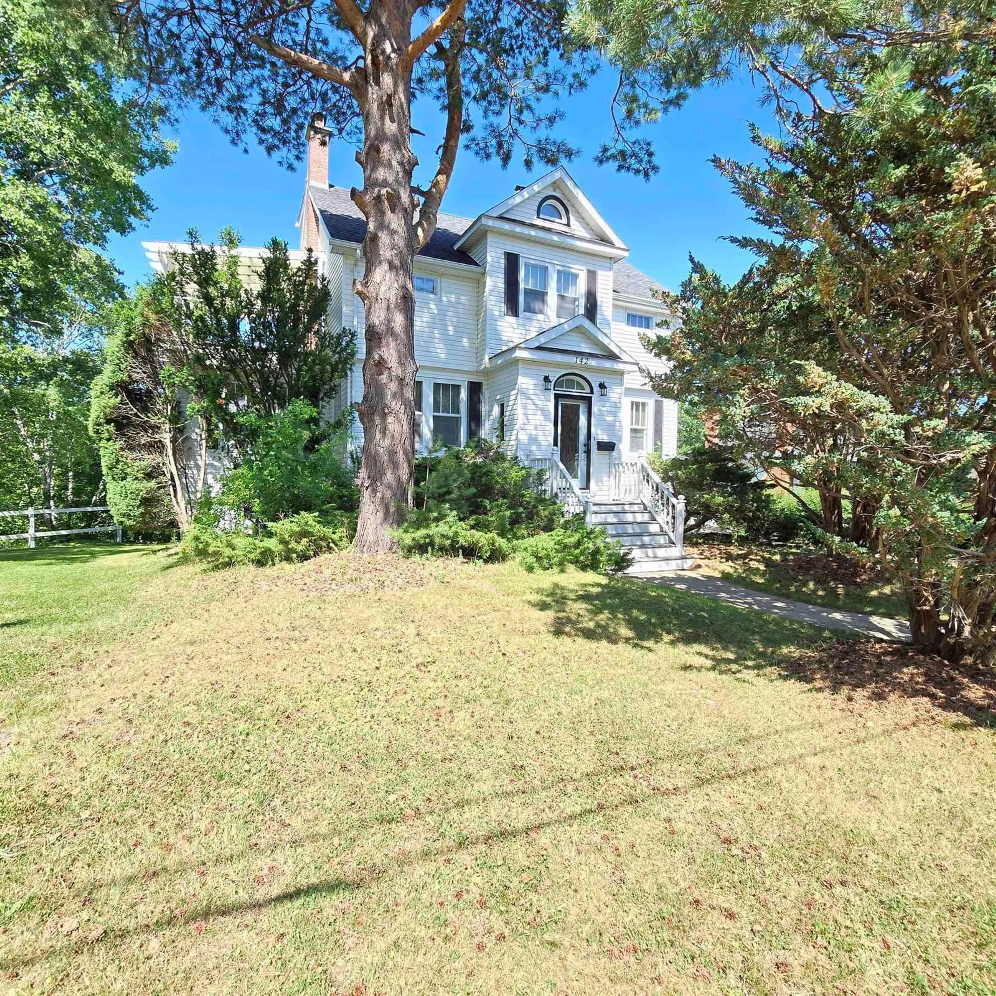 A pic from outside/outdoor area/front of a property/back of a property/a pic from drone, street for 142 Shandwick St, Sydney Nova Scotia B1P 4V6