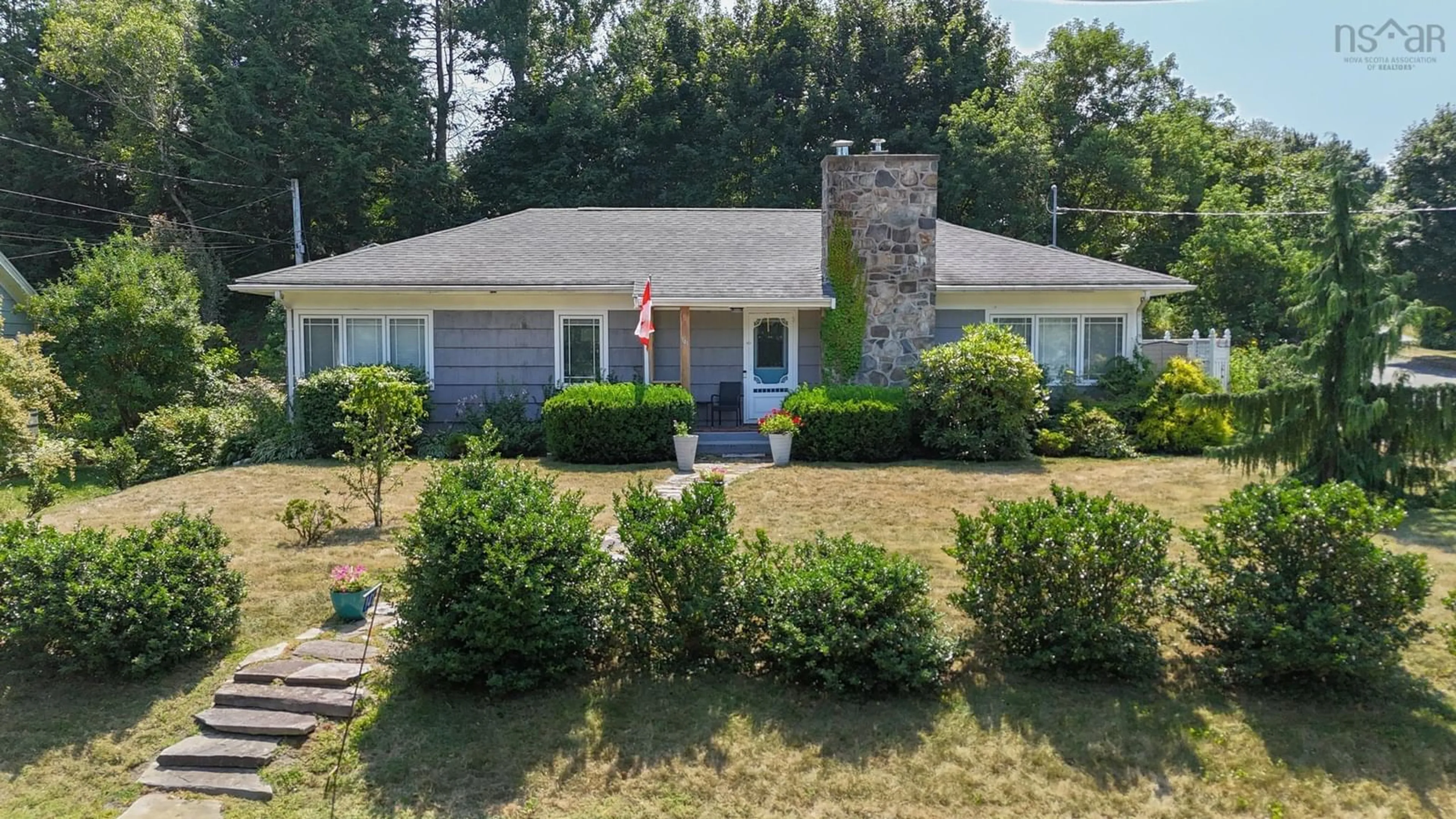 A pic from outside/outdoor area/front of a property/back of a property/a pic from drone, unknown for 141 Crescent St, Bridgewater Nova Scotia B4V 1K9