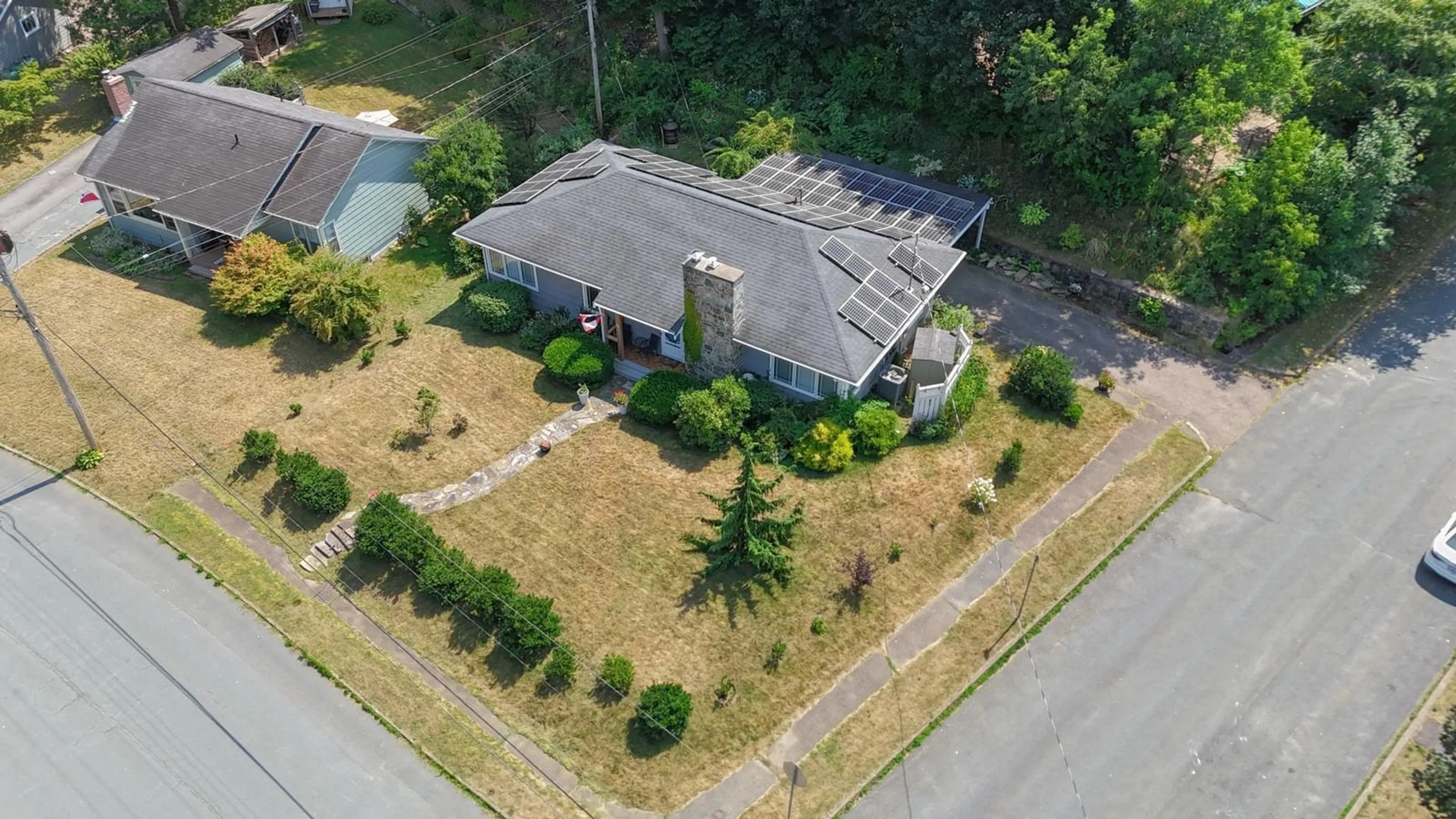 A pic from outside/outdoor area/front of a property/back of a property/a pic from drone, unknown for 141 Crescent St, Bridgewater Nova Scotia B4V 1K9