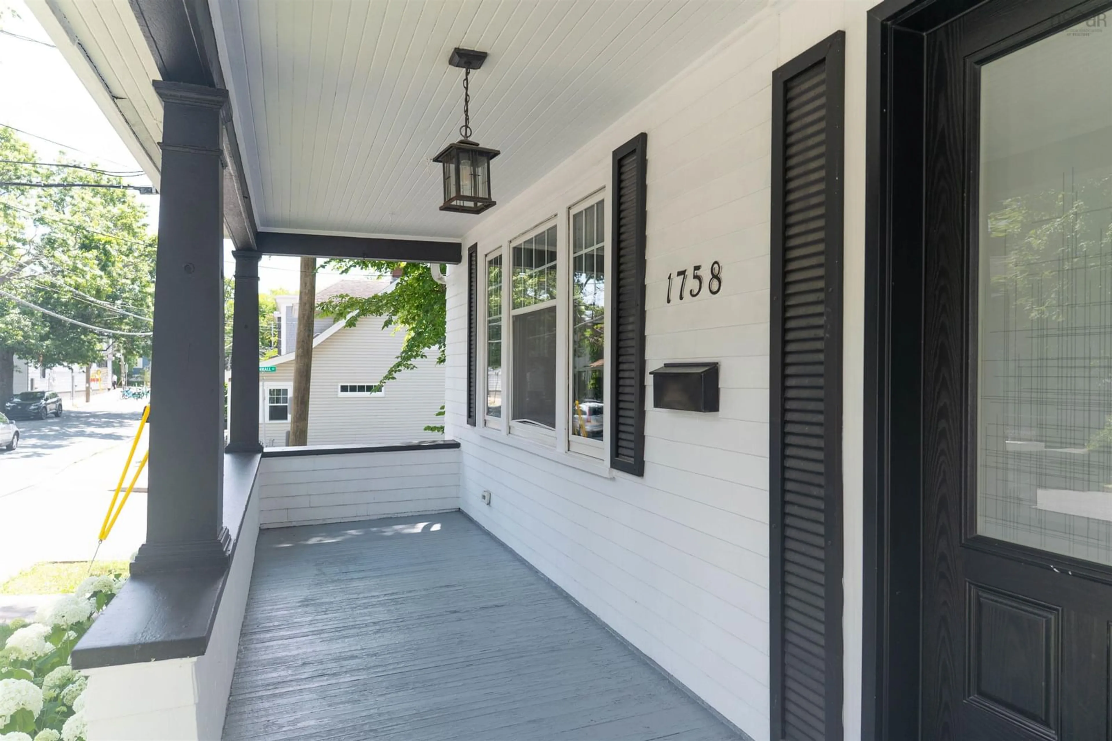 Indoor entryway for 1758 Preston St, Halifax Nova Scotia B3H 3V6