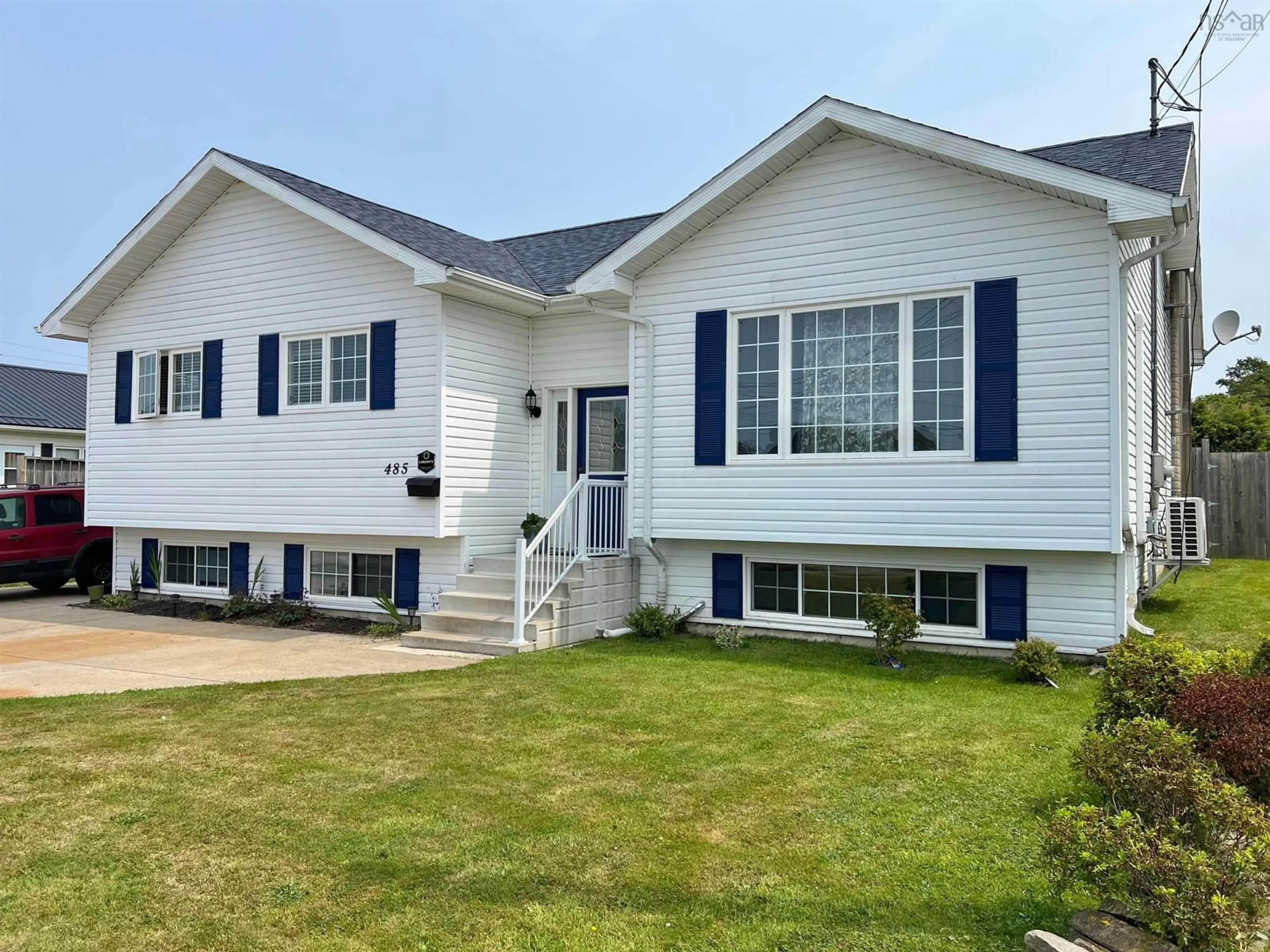 Home with vinyl exterior material, street for 485 Brunswick St, Yarmouth Nova Scotia B5A 4V5