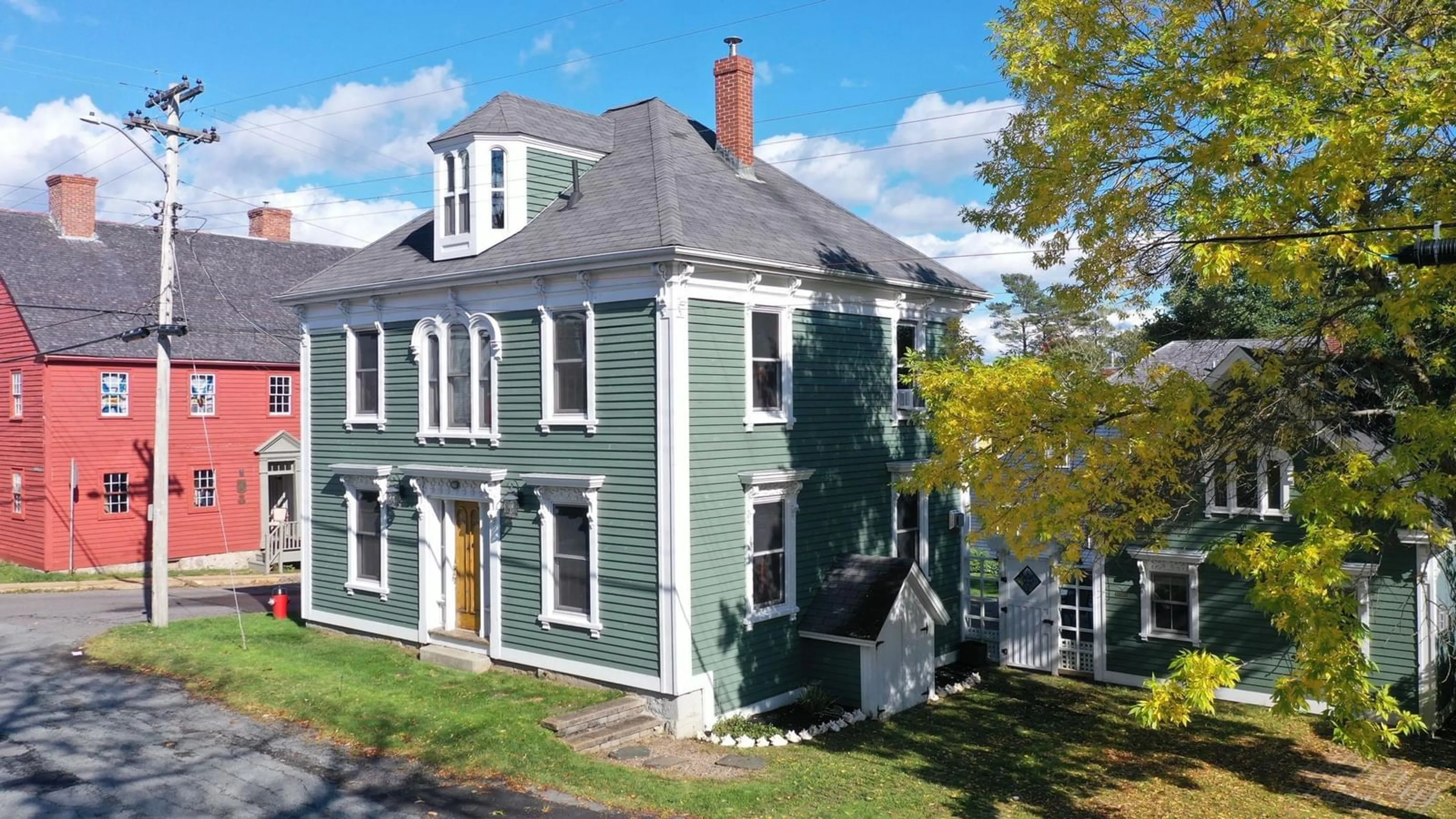 A pic from outside/outdoor area/front of a property/back of a property/a pic from drone, building for 60 Cornwallis St, Lunenburg Nova Scotia B0J 2C0