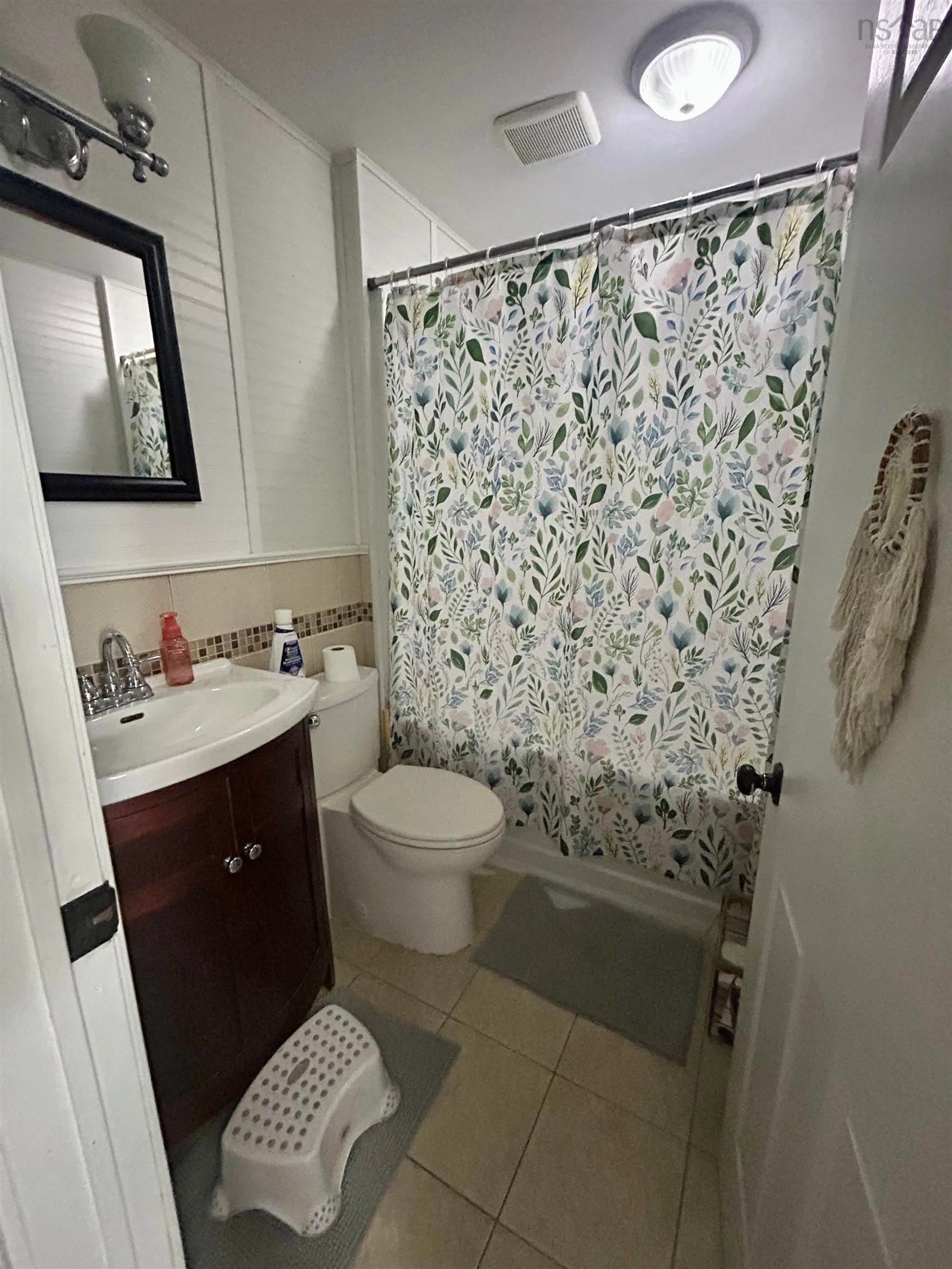 Standard bathroom, unknown for 121 Victoria St, Glace Bay Nova Scotia B1A 2Z7