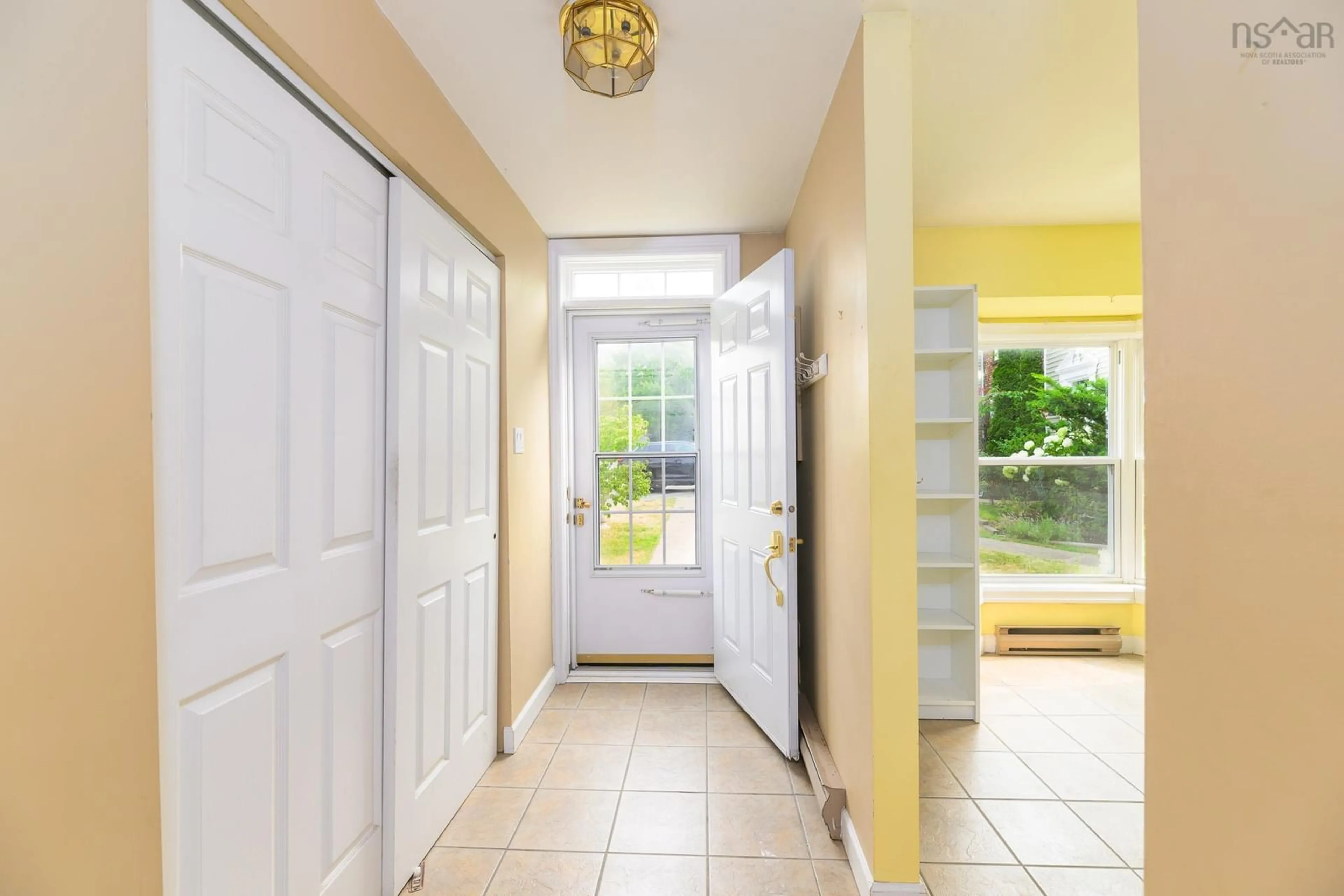 Indoor entryway for 158 Rutledge St, Bedford Nova Scotia B4A 1X6